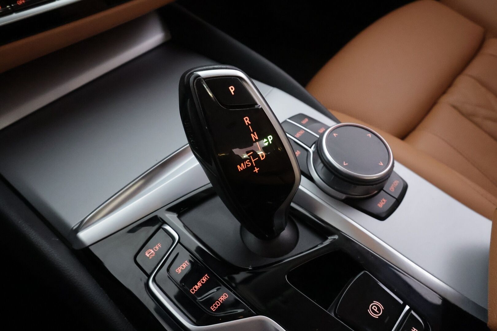 BMW 520 2022 G30 Sedan 520d A xDrive MHEV * ACC / Webasto / Hifi / LED / Navi / Comfort Access / Ruskeat nahat / Digimittaristo * - 1.Om Suomi-auto / Kahdet renkaat aluvanteilla