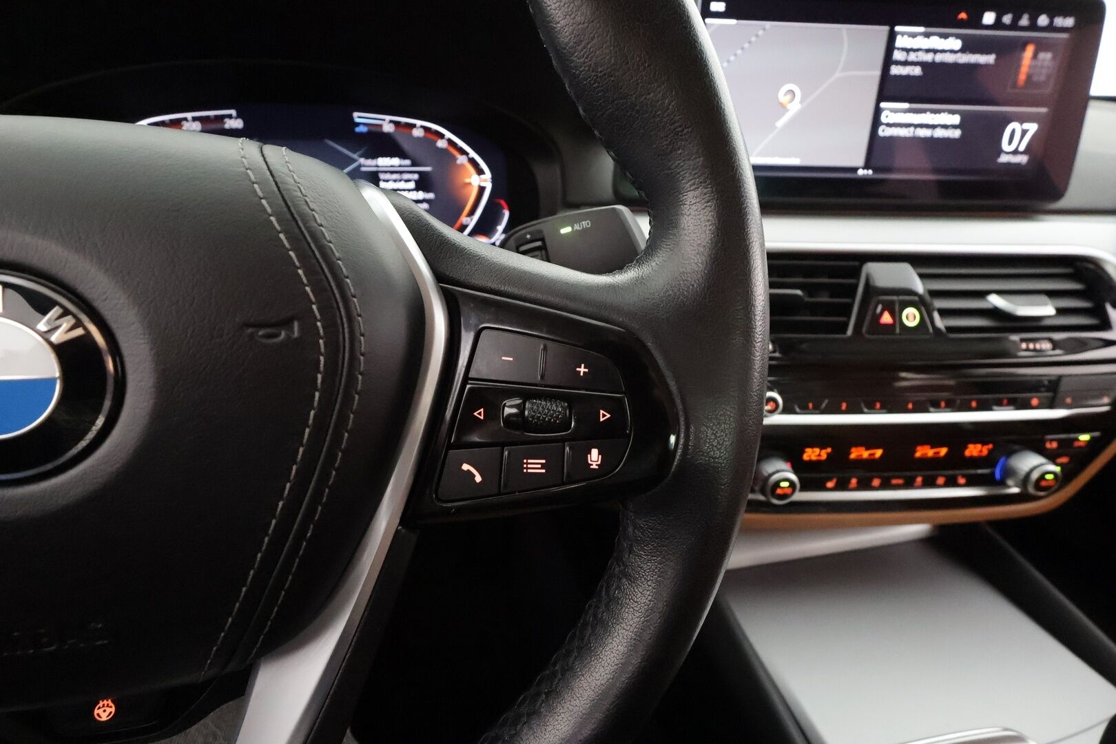 BMW 520 2022 G30 Sedan 520d A xDrive MHEV * ACC / Webasto / Hifi / LED / Navi / Comfort Access / Ruskeat nahat / Digimittaristo * - 1.Om Suomi-auto / Kahdet renkaat aluvanteilla