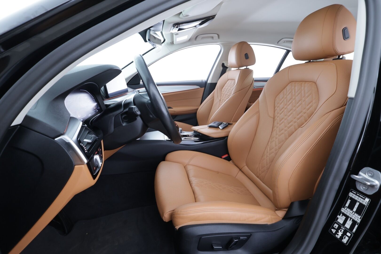 BMW 520 2022 G30 Sedan 520d A xDrive MHEV * ACC / Webasto / Hifi / LED / Navi / Comfort Access / Ruskeat nahat / Digimittaristo * - 1.Om Suomi-auto / Kahdet renkaat aluvanteilla