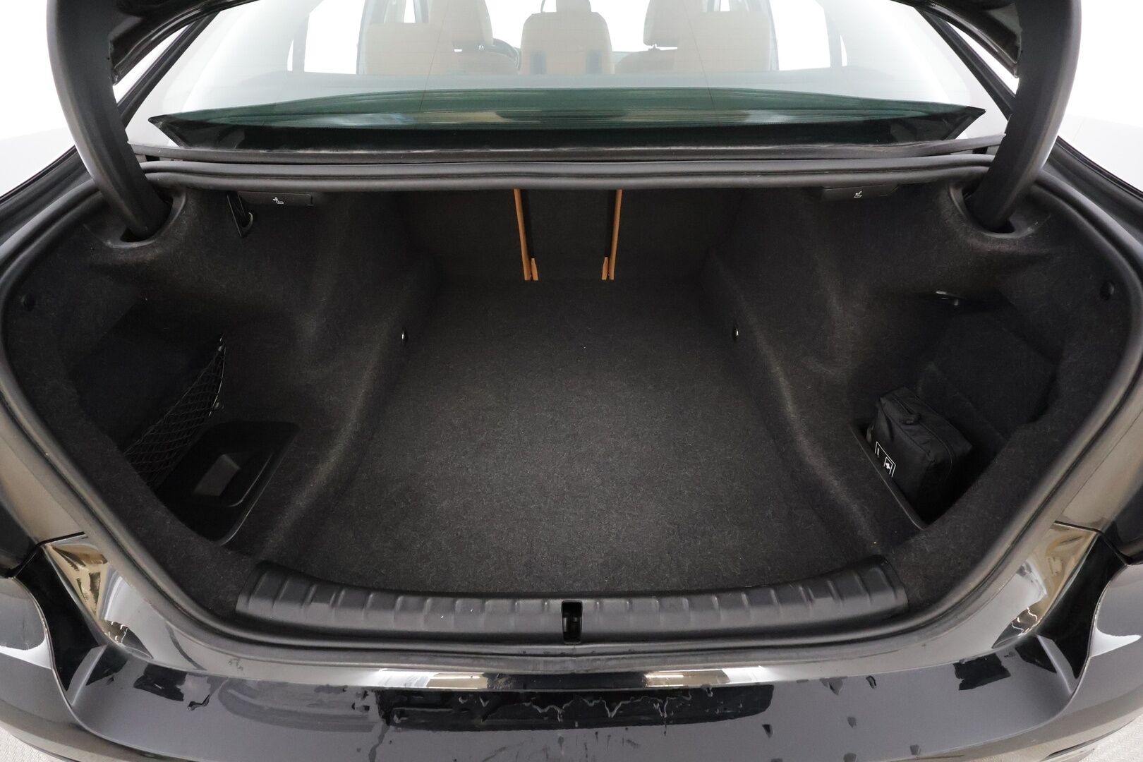 BMW 520 2022 G30 Sedan 520d A xDrive MHEV * ACC / Webasto / Hifi / LED / Navi / Comfort Access / Ruskeat nahat / Digimittaristo * - 1.Om Suomi-auto / Kahdet renkaat aluvanteilla