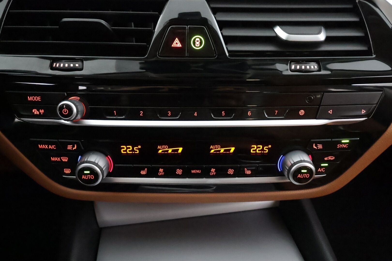 BMW 520 2022 G30 Sedan 520d A xDrive MHEV * ACC / Webasto / Hifi / LED / Navi / Comfort Access / Ruskeat nahat / Digimittaristo * - 1.Om Suomi-auto / Kahdet renkaat aluvanteilla