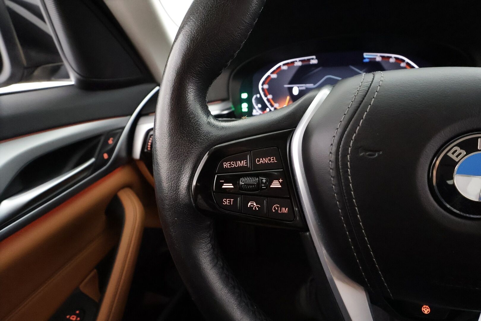 BMW 520 2022 G30 Sedan 520d A xDrive MHEV * ACC / Webasto / Hifi / LED / Navi / Comfort Access / Ruskeat nahat / Digimittaristo * - 1.Om Suomi-auto / Kahdet renkaat aluvanteilla