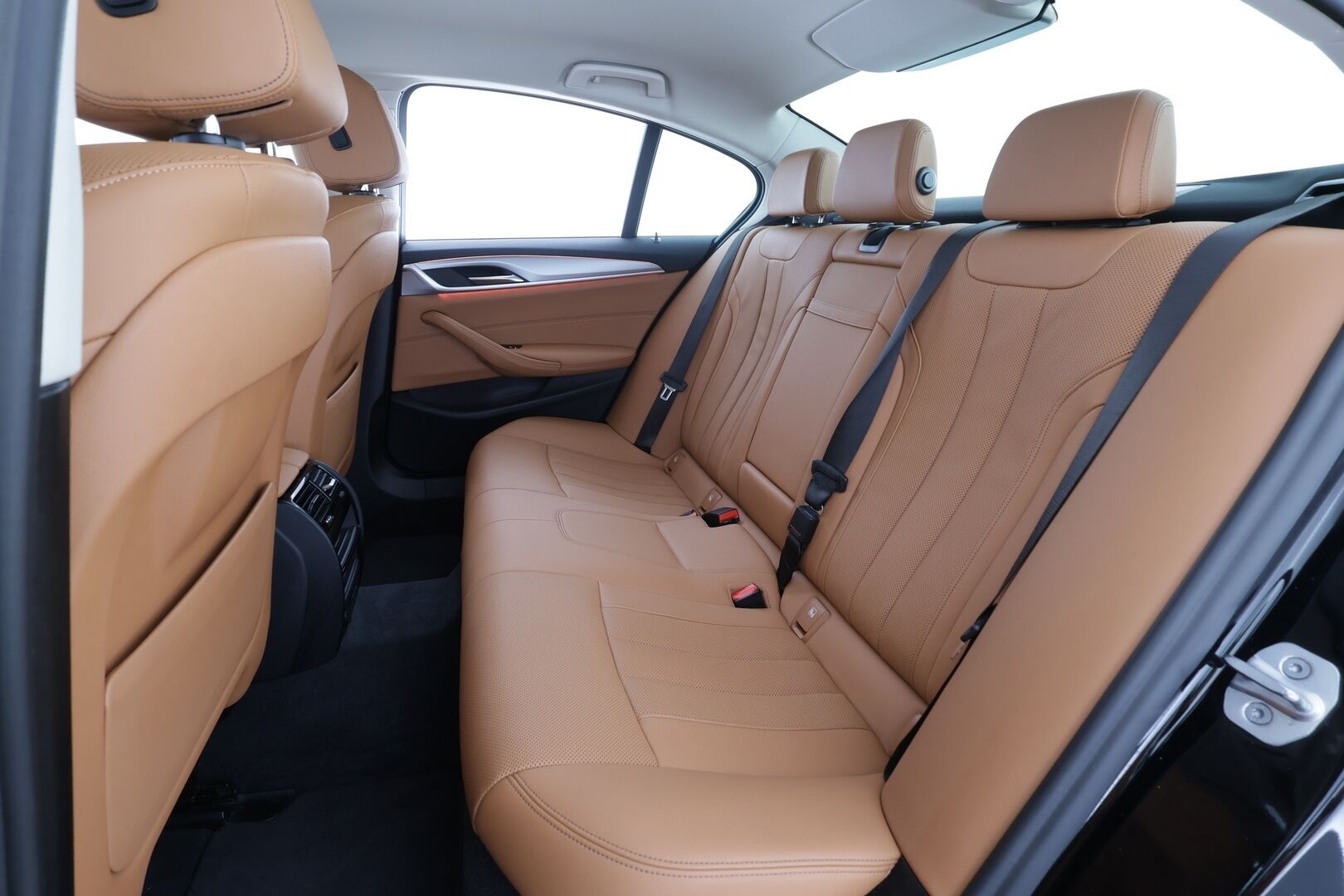 BMW 520 2022 G30 Sedan 520d A xDrive MHEV * ACC / Webasto / Hifi / LED / Navi / Comfort Access / Ruskeat nahat / Digimittaristo * - 1.Om Suomi-auto / Kahdet renkaat aluvanteilla