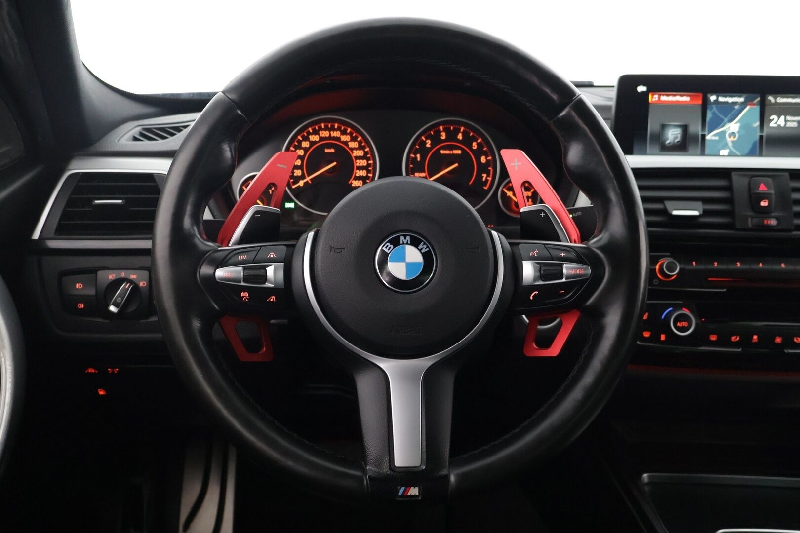 BMW 330 2018 F30 Sedan 330e A Business M-Sport *YritysOutlet - Myydään vain yrityksille* *HUD / ACC / Prof navi / H&K* - *YritysOutlet - Myydään vain yrityksille* *Näyttävä / Hyvät varusteet / 2xrenkaat*