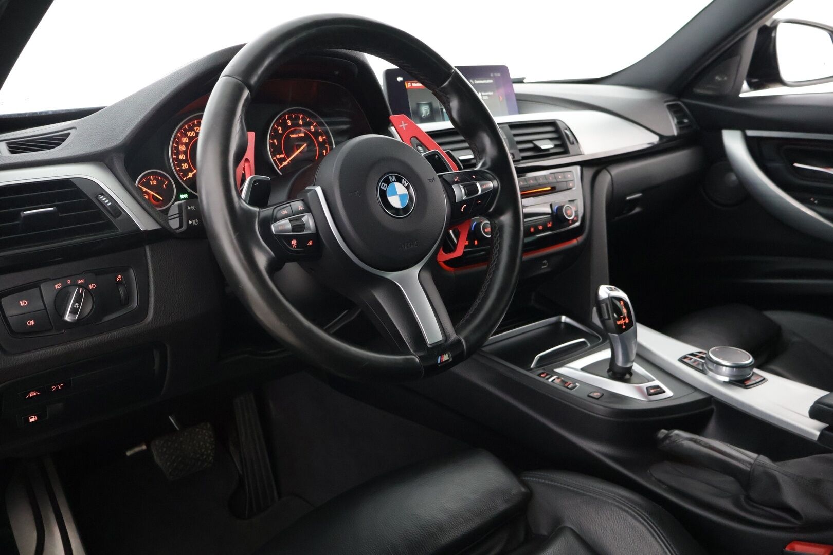 BMW 330 2018 F30 Sedan 330e A Business M-Sport *YritysOutlet - Myydään vain yrityksille* *HUD / ACC / Prof navi / H&K* - *YritysOutlet - Myydään vain yrityksille* *Näyttävä / Hyvät varusteet / 2xrenkaat*