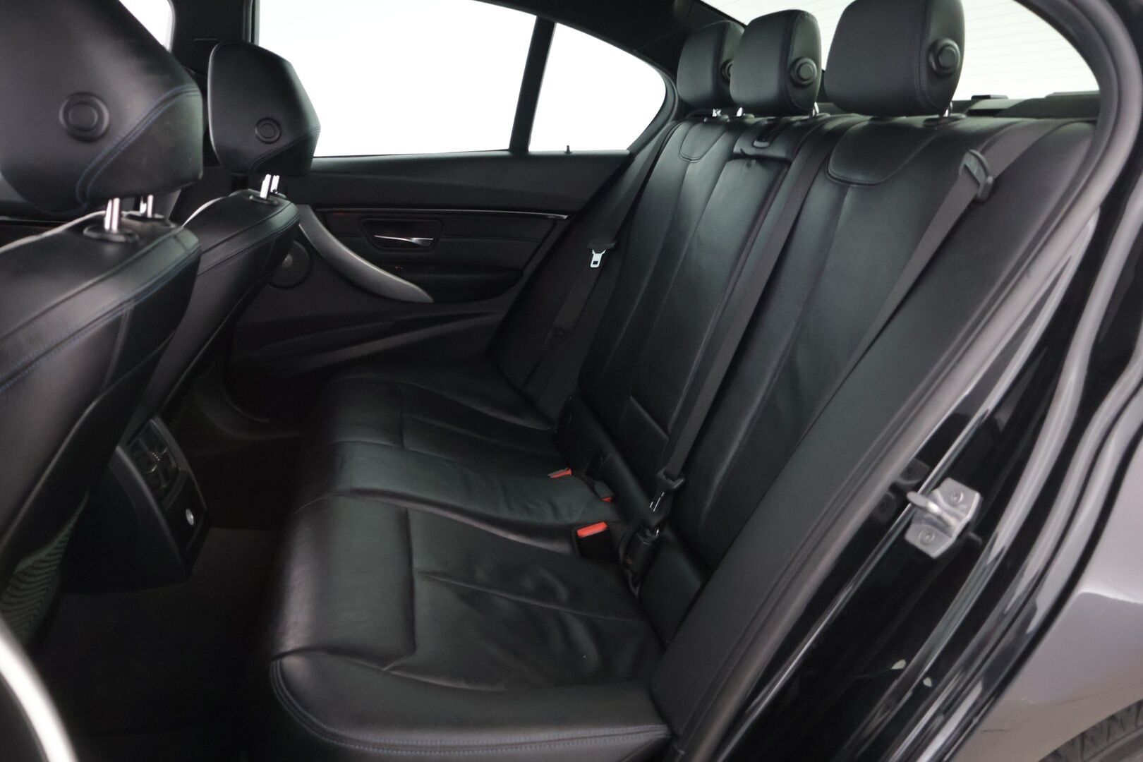 BMW 330 2018 F30 Sedan 330e A Business M-Sport *YritysOutlet - Myydään vain yrityksille* *HUD / ACC / Prof navi / H&K* - *YritysOutlet - Myydään vain yrityksille* *Näyttävä / Hyvät varusteet / 2xrenkaat*