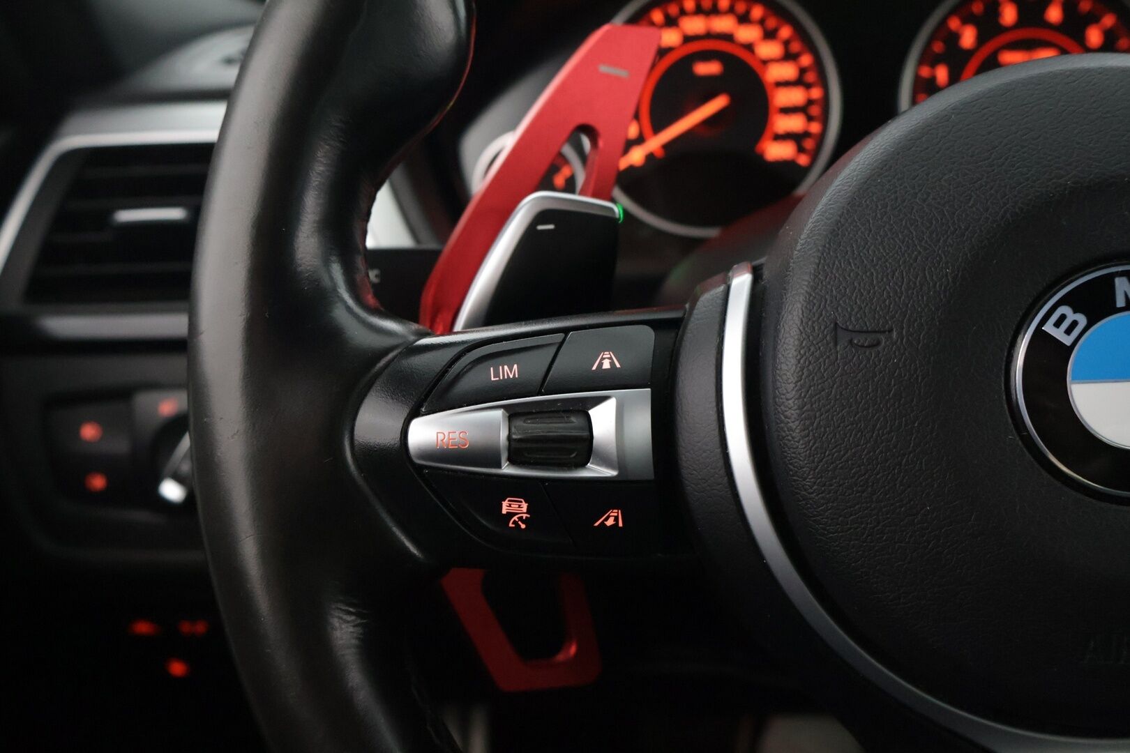 BMW 330 2018 F30 Sedan 330e A Business M-Sport *YritysOutlet - Myydään vain yrityksille* *HUD / ACC / Prof navi / H&K* - *YritysOutlet - Myydään vain yrityksille* *Näyttävä / Hyvät varusteet / 2xrenkaat*