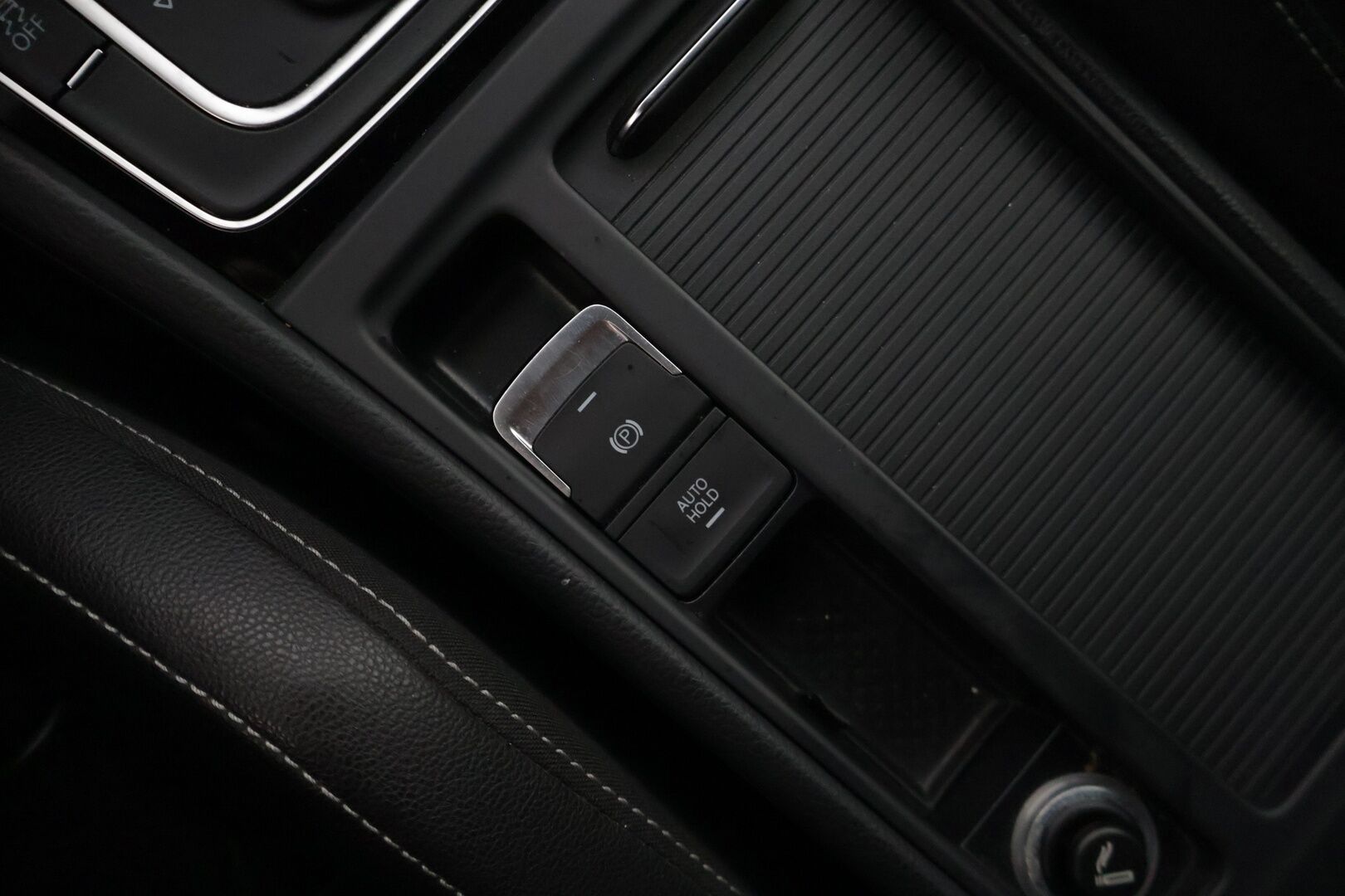 Volkswagen GOLF 2015 R TSI 221 kW (300 hv) BlueMotion Technology 4MOTION DSG-automaatti * Nahkasisusta / Vakkari / Navi / Bluetooth / Ambient Valot * -  * HG performancen ego-x putkisto / Nahka / Vossen / 2x Renkaat *