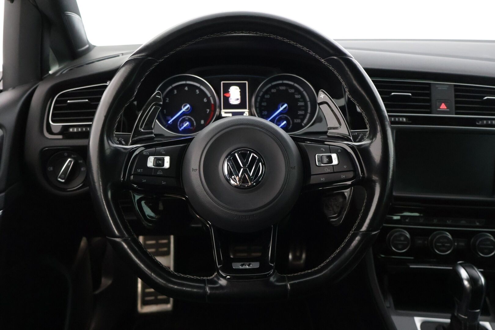 Volkswagen GOLF 2015 R TSI 221 kW (300 hv) BlueMotion Technology 4MOTION DSG-automaatti * Nahkasisusta / Vakkari / Navi / Bluetooth / Ambient Valot * -  * HG performancen ego-x putkisto / Nahka / Vossen / 2x Renkaat *