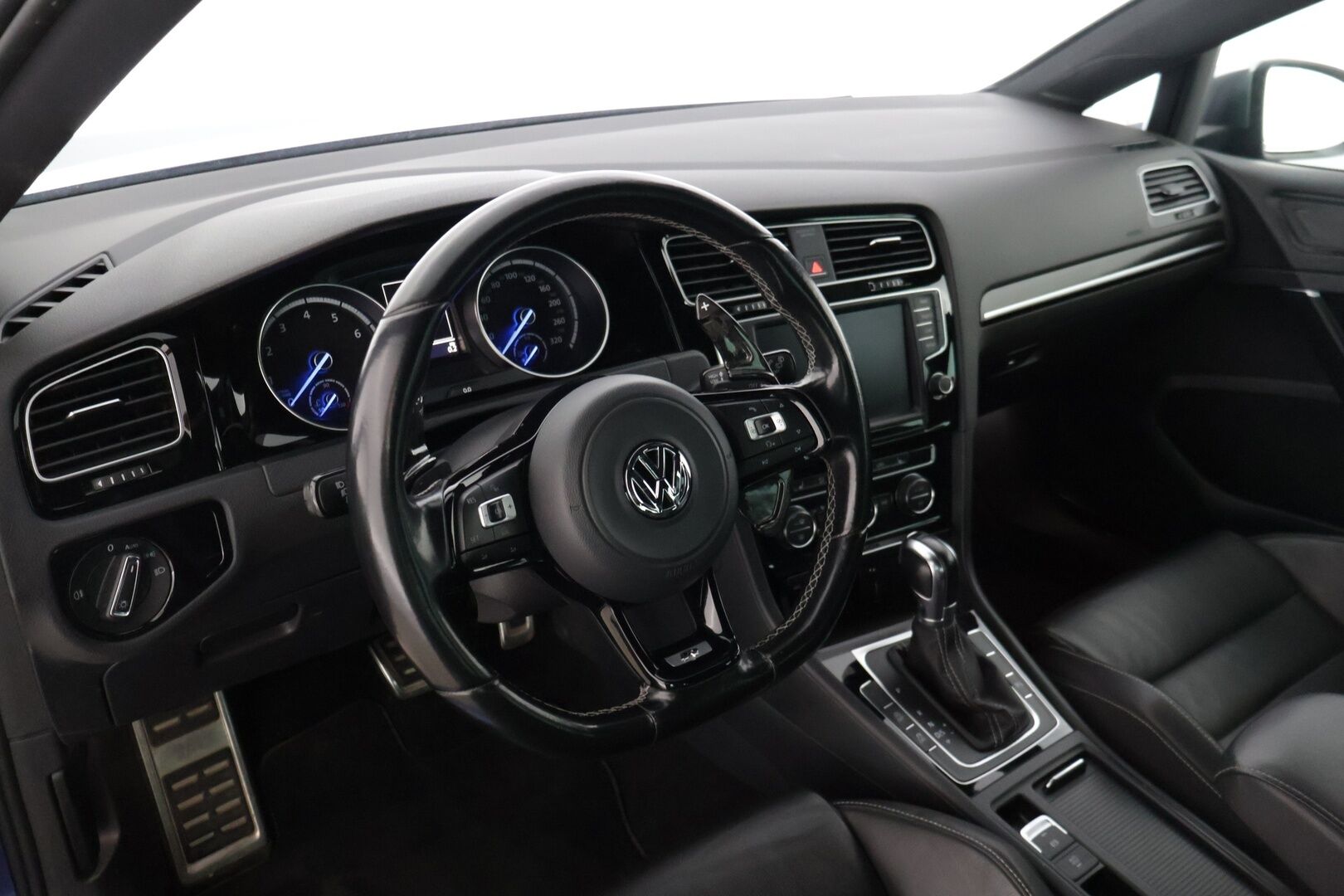 Volkswagen GOLF 2015 R TSI 221 kW (300 hv) BlueMotion Technology 4MOTION DSG-automaatti * Nahkasisusta / Vakkari / Navi / Bluetooth / Ambient Valot * -  * HG performancen ego-x putkisto / Nahka / Vossen / 2x Renkaat *