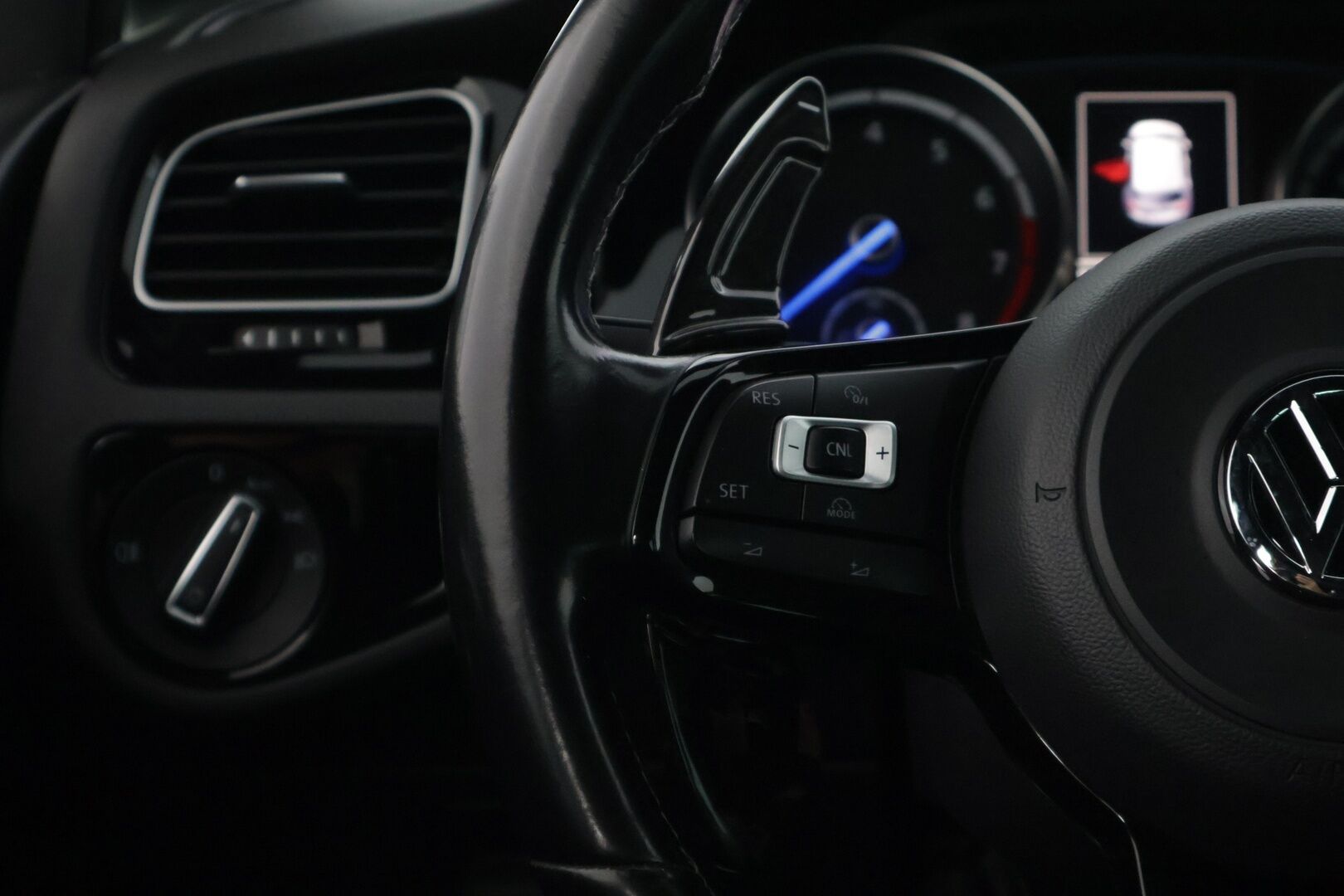 Volkswagen GOLF 2015 R TSI 221 kW (300 hv) BlueMotion Technology 4MOTION DSG-automaatti * Nahkasisusta / Vakkari / Navi / Bluetooth / Ambient Valot * -  * HG performancen ego-x putkisto / Nahka / Vossen / 2x Renkaat *