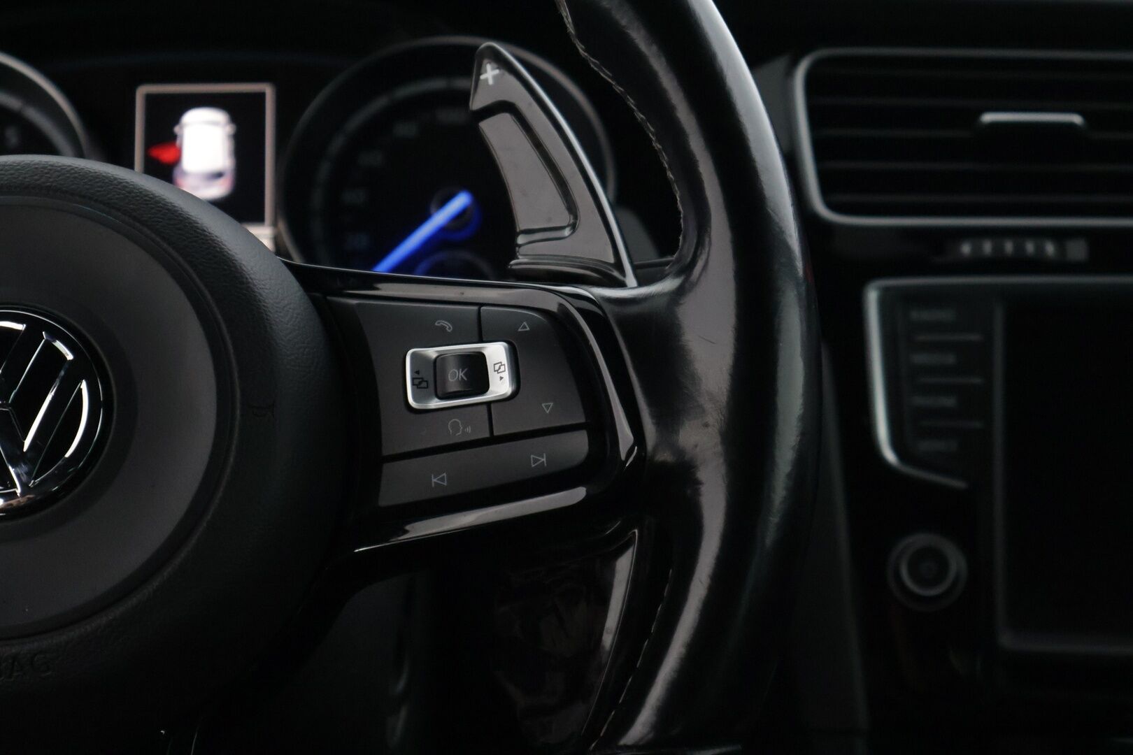 Volkswagen GOLF 2015 R TSI 221 kW (300 hv) BlueMotion Technology 4MOTION DSG-automaatti * Nahkasisusta / Vakkari / Navi / Bluetooth / Ambient Valot * -  * HG performancen ego-x putkisto / Nahka / Vossen / 2x Renkaat *
