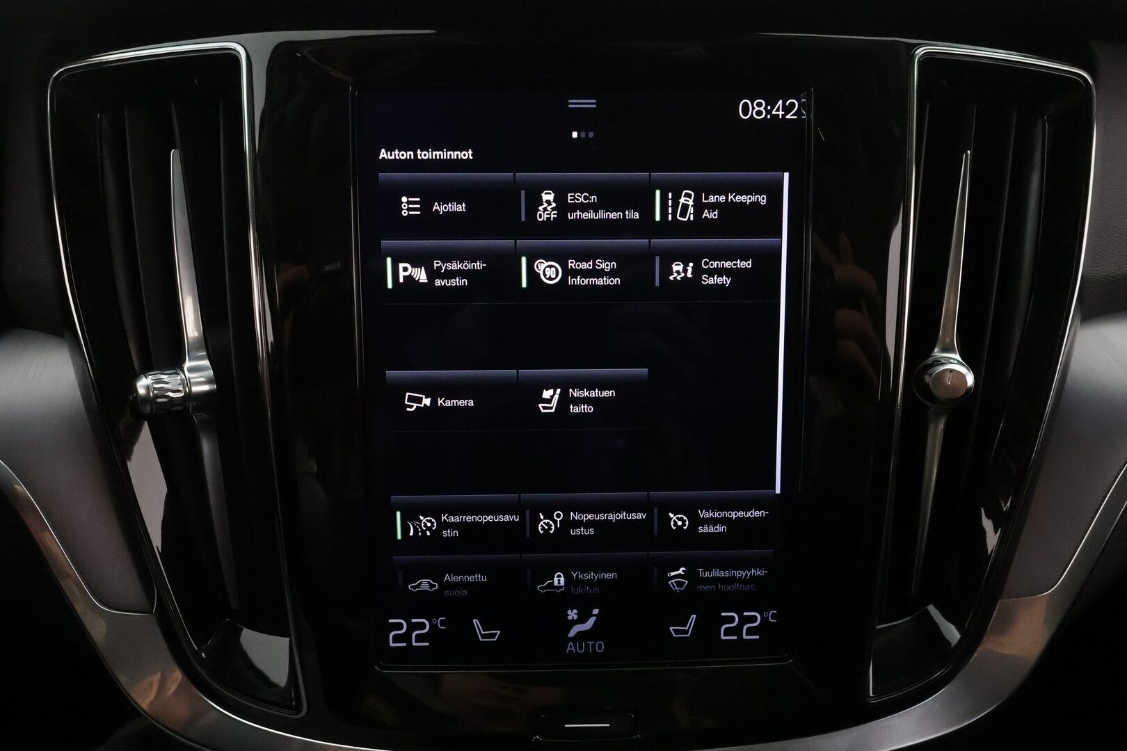 Volvo V60 Cross Country 2022 B4 AWD D-MHEV Business Edition aut **1.Om suomi-auto / Webasto / Koukku / Adapt.Vakkari / P. Kamera / LED-valot / Navi** - 3,99 % KORKOTARJOUS TÄHÄN AUTOON - Digimittaristo / Kaistavahti / KeylessGO / 2x Renkaat