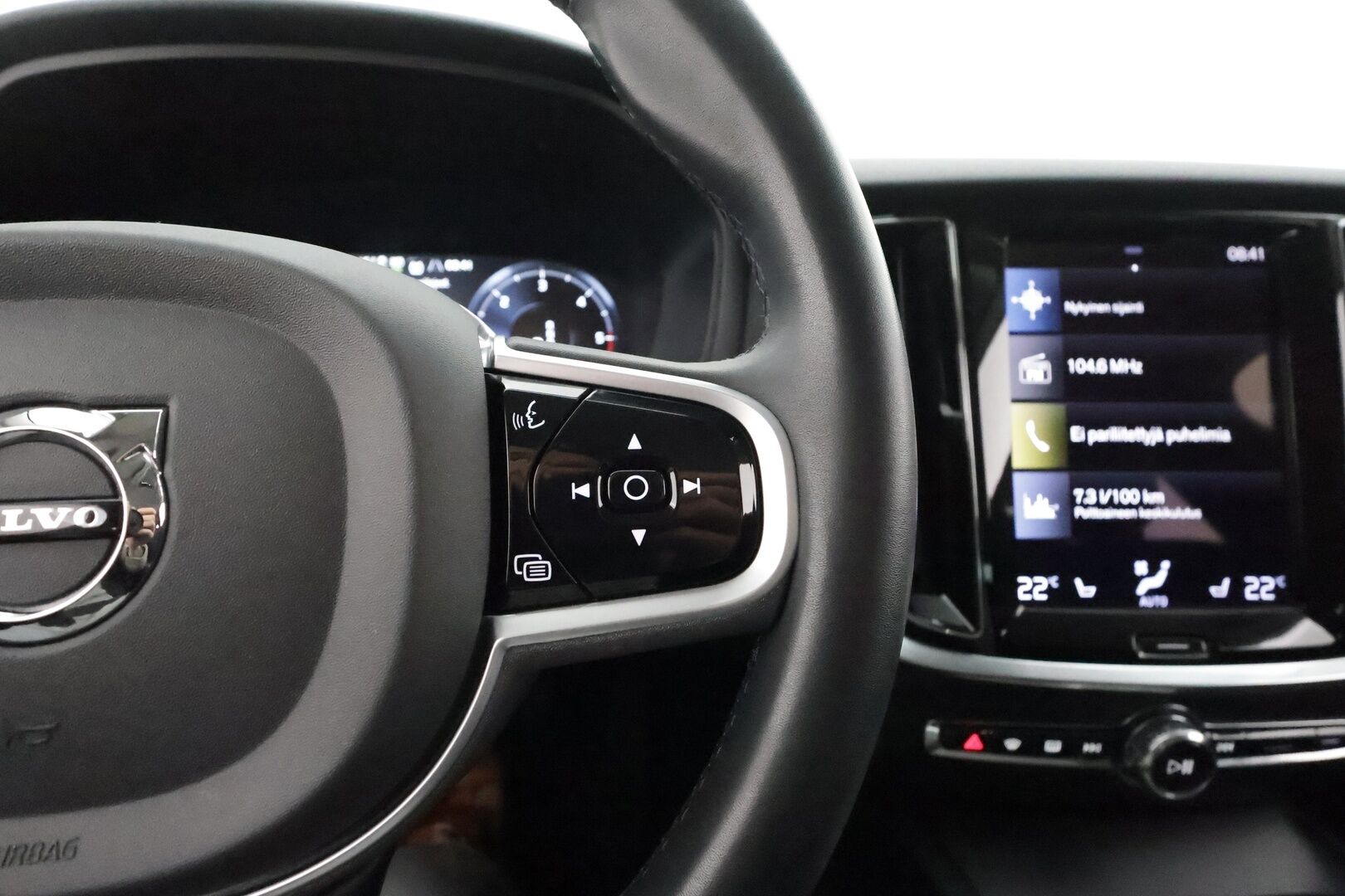 Volvo V60 Cross Country 2022 B4 AWD D-MHEV Business Edition aut **1.Om suomi-auto / Webasto / Koukku / Adapt.Vakkari / P. Kamera / LED-valot / Navi** - 3,99 % KORKOTARJOUS TÄHÄN AUTOON - Digimittaristo / Kaistavahti / KeylessGO / 2x Renkaat