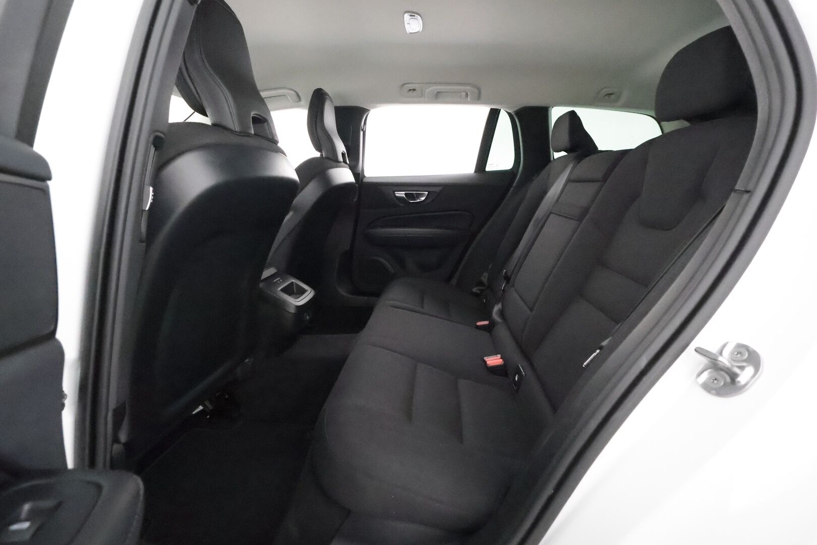 Volvo V60 Cross Country 2022 B4 AWD D-MHEV Business Edition aut **1.Om suomi-auto / Webasto / Koukku / Adapt.Vakkari / P. Kamera / LED-valot / Navi** - 3,99 % KORKOTARJOUS TÄHÄN AUTOON - Digimittaristo / Kaistavahti / KeylessGO / 2x Renkaat