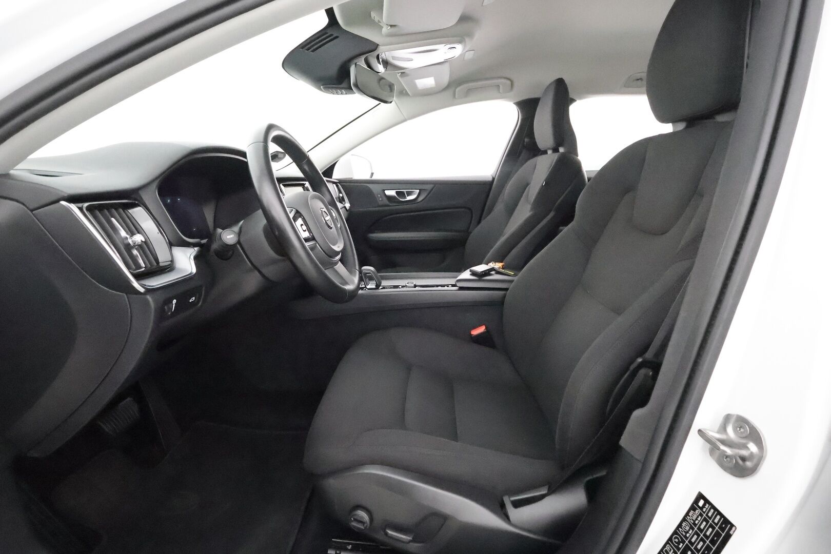 Volvo V60 Cross Country 2022 B4 AWD D-MHEV Business Edition aut **1.Om suomi-auto / Webasto / Koukku / Adapt.Vakkari / P. Kamera / LED-valot / Navi** - 3,99 % KORKOTARJOUS TÄHÄN AUTOON - Digimittaristo / Kaistavahti / KeylessGO / 2x Renkaat