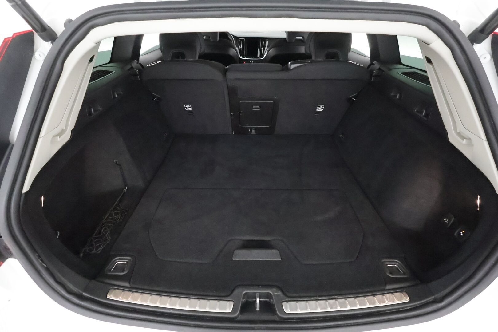 Volvo V60 Cross Country 2022 B4 AWD D-MHEV Business Edition aut **1.Om suomi-auto / Webasto / Koukku / Adapt.Vakkari / P. Kamera / LED-valot / Navi** - 3,99 % KORKOTARJOUS TÄHÄN AUTOON - Digimittaristo / Kaistavahti / KeylessGO / 2x Renkaat