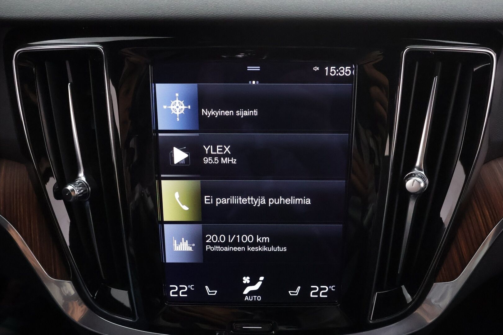 Volvo V60 2022 B4 D-MHEV Business Inscription Edition aut * ACC / P.kamera / Full LED / H&K / Muistipenkit / KeylessGo * - KATSO TÄMÄ TÄYSIN POIKKEUKSELLINEN KAMPANJAHINTA! / 1.Om Suomi-auto / Kahdet renkaat aluvanteilla / Merkkihuollettu / Juuri huollettu / Alv