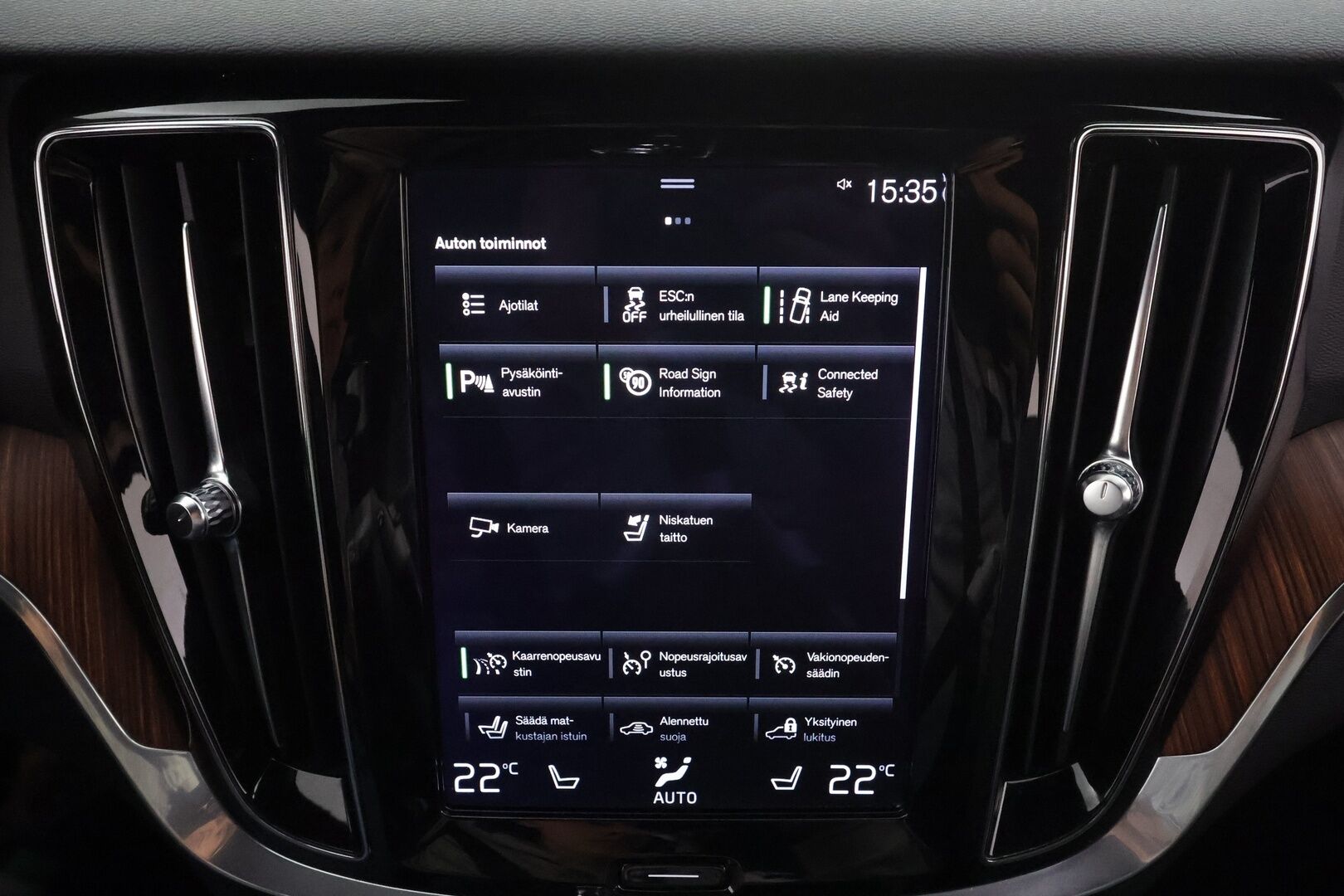 Volvo V60 2022 B4 D-MHEV Business Inscription Edition aut * ACC / P.kamera / Full LED / H&K / Muistipenkit / KeylessGo * - 1.Om Suomi-auto / Kahdet renkaat aluvanteilla / Merkkihuollettu / Juuri huollettu / Alv