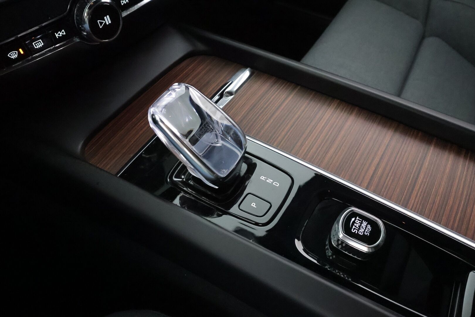 Volvo V60 2022 B4 D-MHEV Business Inscription Edition aut * ACC / P.kamera / Full LED / H&K / Muistipenkit / KeylessGo * - KATSO POIKKEUKSELLINEN HINTA! / 1.Om Suomi-auto / Kahdet renkaat aluvanteilla / Merkkihuollettu / Juuri huollettu / Alv - HULLUT AVAJAISHULINAT KORKOTARJOUS 3,29 %