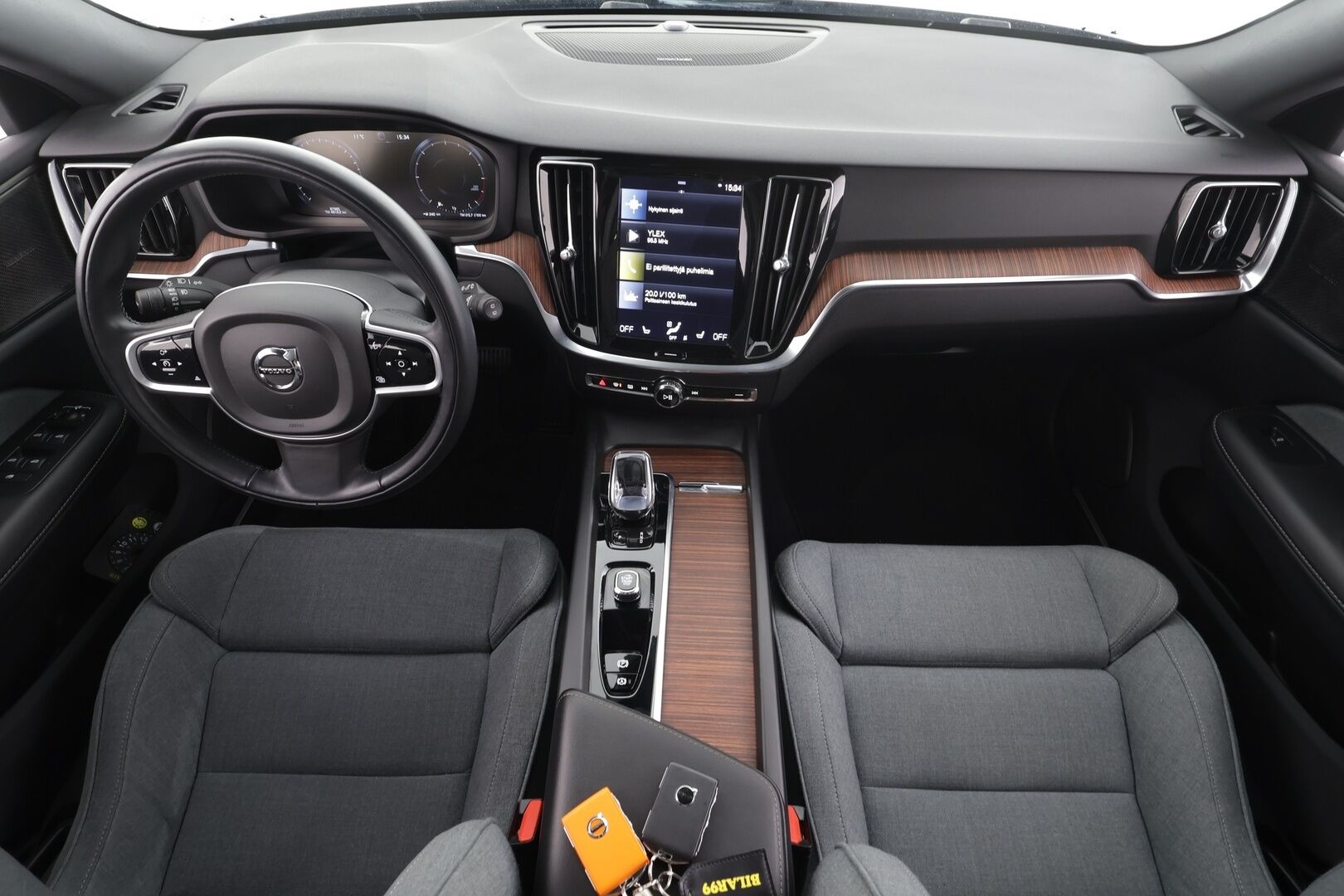 Volvo V60 2022 B4 D-MHEV Business Inscription Edition aut * ACC / P.kamera / Full LED / H&K / Muistipenkit / KeylessGo * - KATSO TÄMÄ TÄYSIN POIKKEUKSELLINEN KAMPANJAHINTA! / 1.Om Suomi-auto / Kahdet renkaat aluvanteilla / Merkkihuollettu / Juuri huollettu / Alv