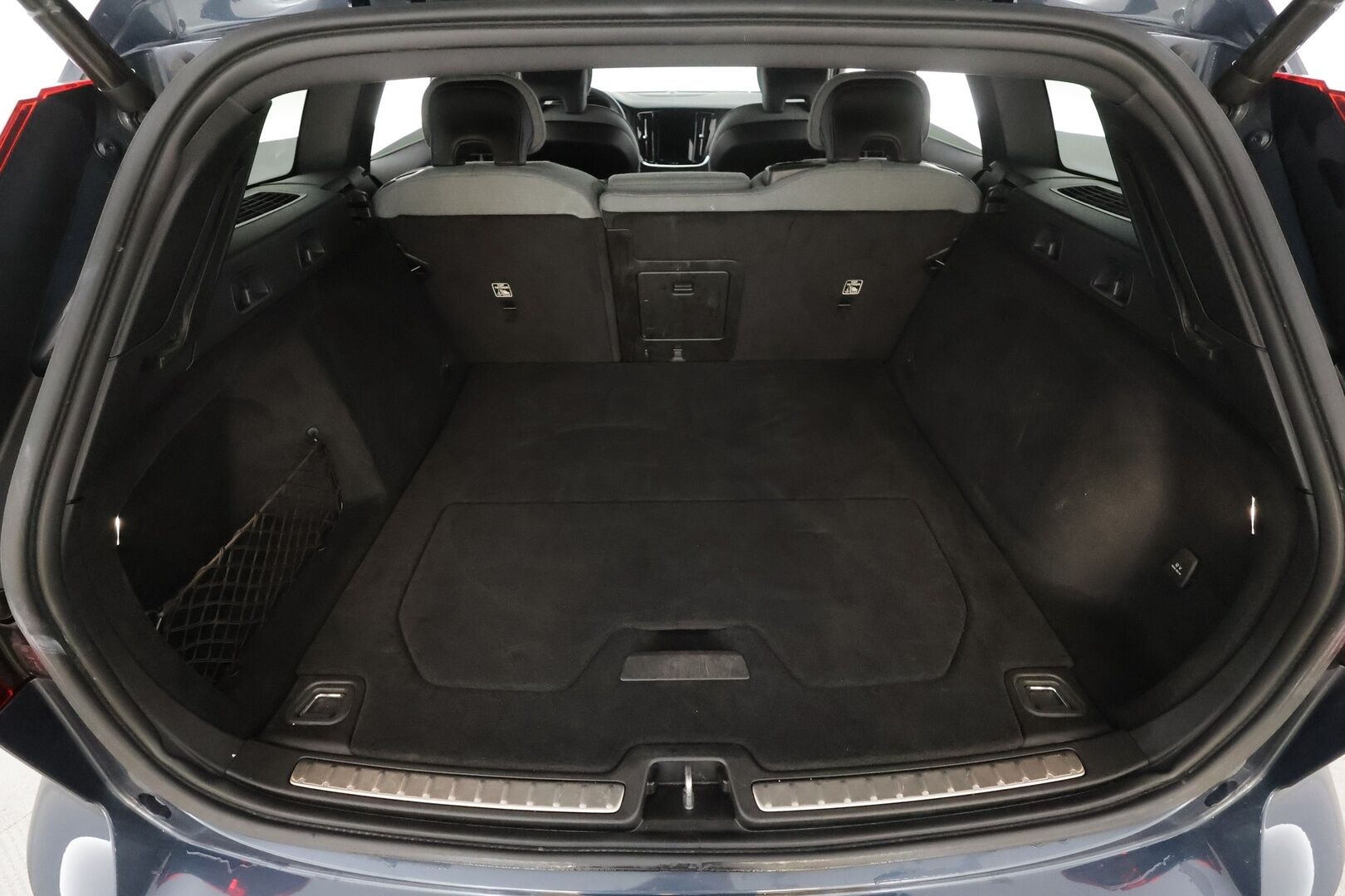 Volvo V60 2022 B4 D-MHEV Business Inscription Edition aut * ACC / P.kamera / Full LED / H&K / Muistipenkit / KeylessGo * - KATSO TÄMÄ TÄYSIN POIKKEUKSELLINEN KAMPANJAHINTA! / 1.Om Suomi-auto / Kahdet renkaat aluvanteilla / Merkkihuollettu / Juuri huollettu / Alv