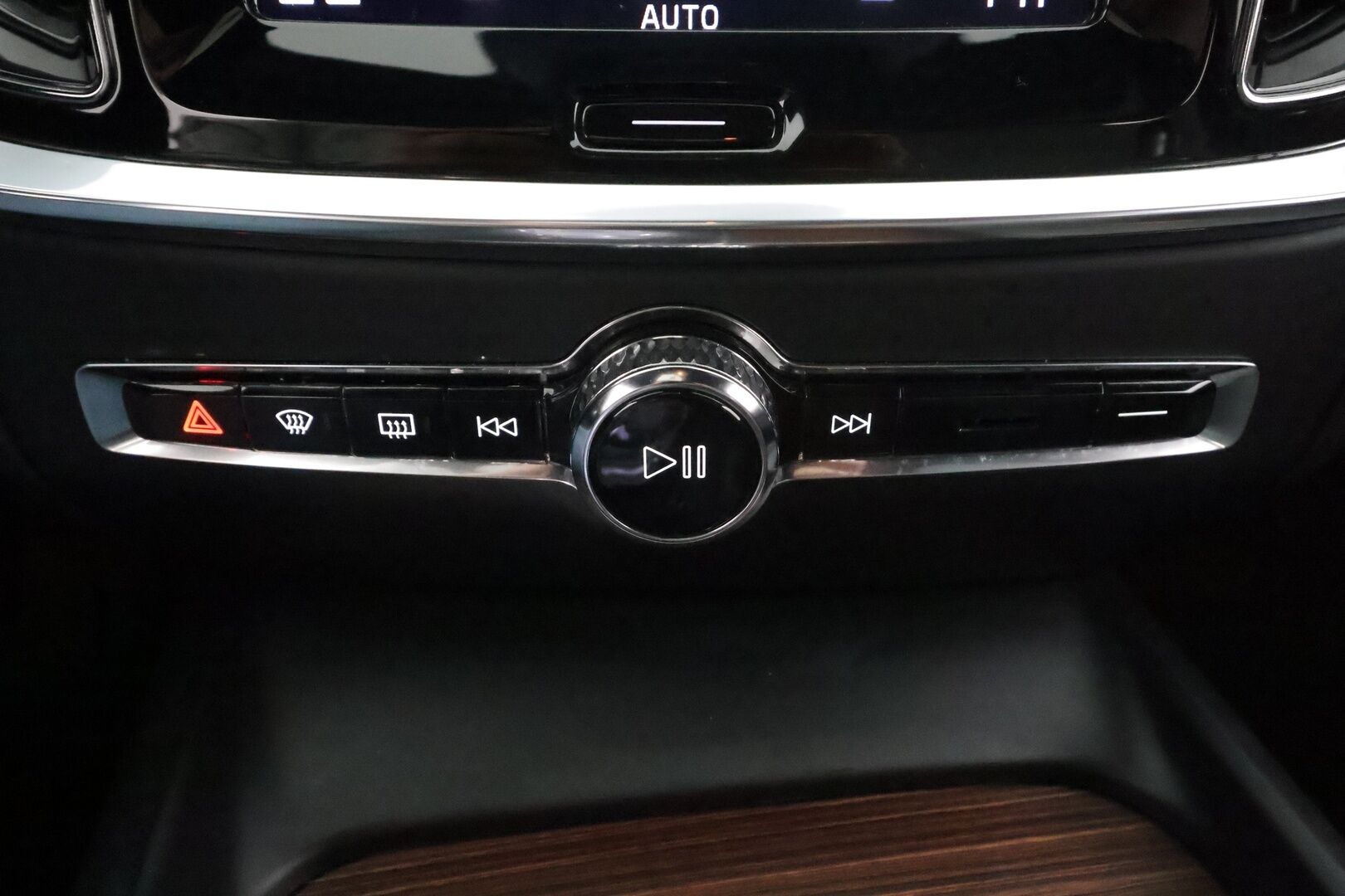 Volvo V60 2022 B4 D-MHEV Business Inscription Edition aut * ACC / P.kamera / Full LED / H&K / Muistipenkit / KeylessGo * - 1.Om Suomi-auto / Kahdet renkaat aluvanteilla / Merkkihuollettu