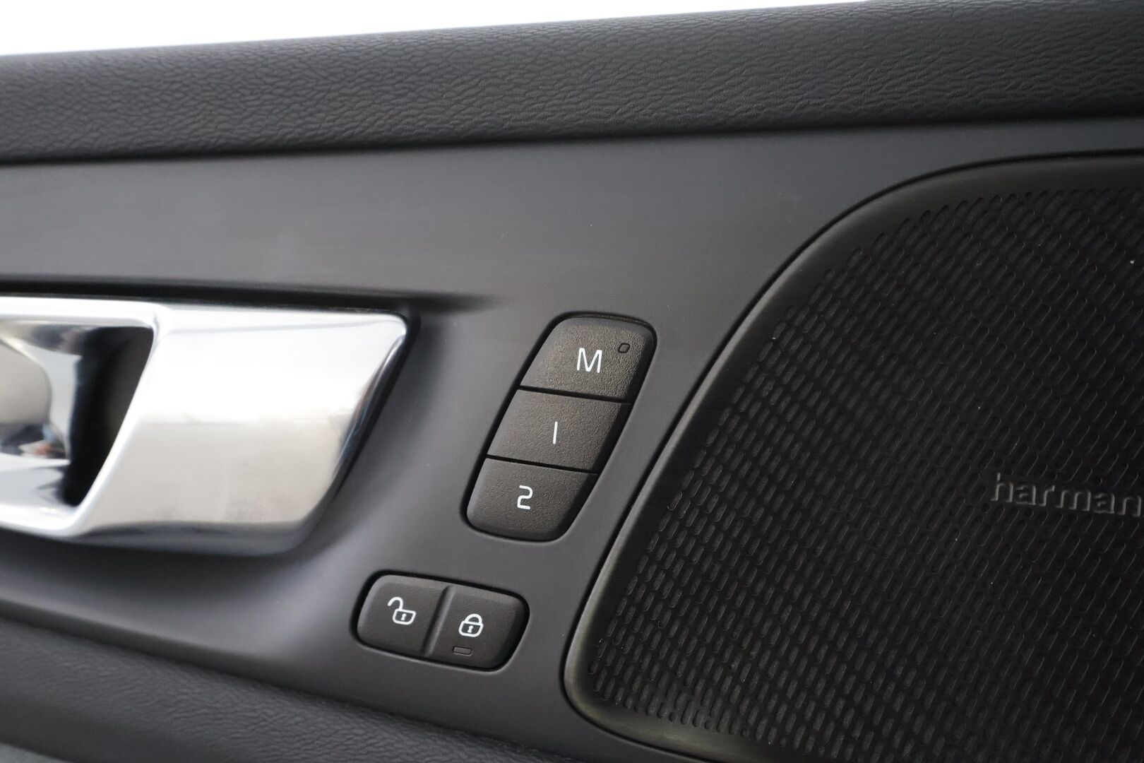 Volvo V60 2022 B4 D-MHEV Business Inscription Edition aut * ACC / P.kamera / Full LED / H&K / Muistipenkit / KeylessGo * - 1.Om Suomi-auto / Kahdet renkaat aluvanteilla / Merkkihuollettu