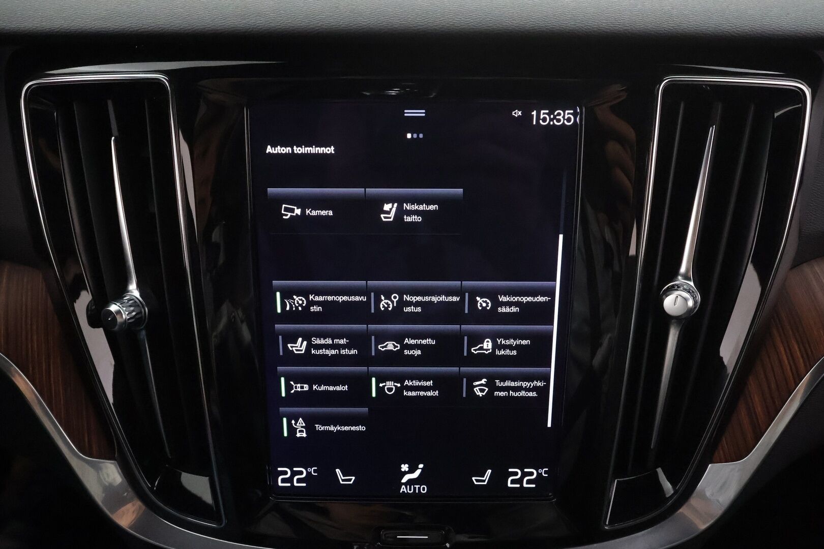 Volvo V60 2022 B4 D-MHEV Business Inscription Edition aut * ACC / P.kamera / Full LED / H&K / Muistipenkit / KeylessGo * - KATSO POIKKEUKSELLINEN HINTA! / 1.Om Suomi-auto / Kahdet renkaat aluvanteilla / Merkkihuollettu / Juuri huollettu / Alv - HULLUT AVAJAISHULINAT KORKOTARJOUS 3,29 %