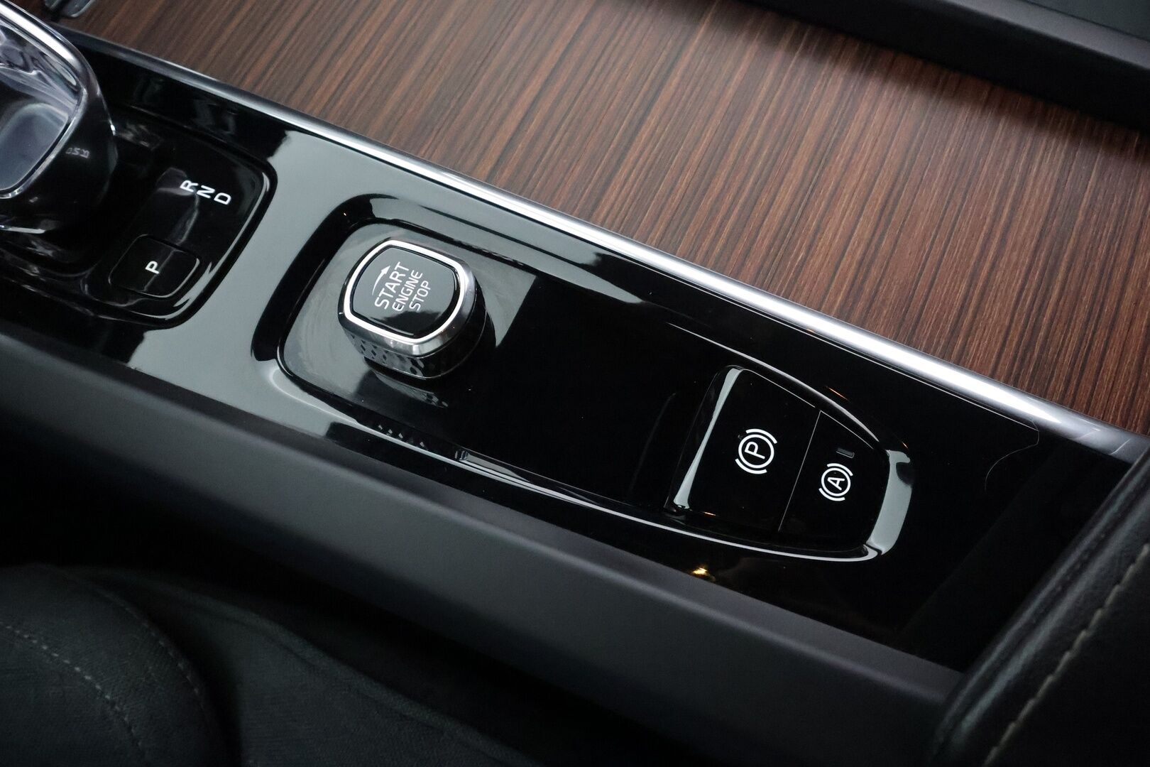 Volvo V60 2022 B4 D-MHEV Business Inscription Edition aut * ACC / P.kamera / Full LED / H&K / Muistipenkit / KeylessGo * - KATSO POIKKEUKSELLINEN HINTA! / 1.Om Suomi-auto / Kahdet renkaat aluvanteilla / Merkkihuollettu / Juuri huollettu / Alv - HULLUT AVAJAISHULINAT KORKOTARJOUS 3,29 %