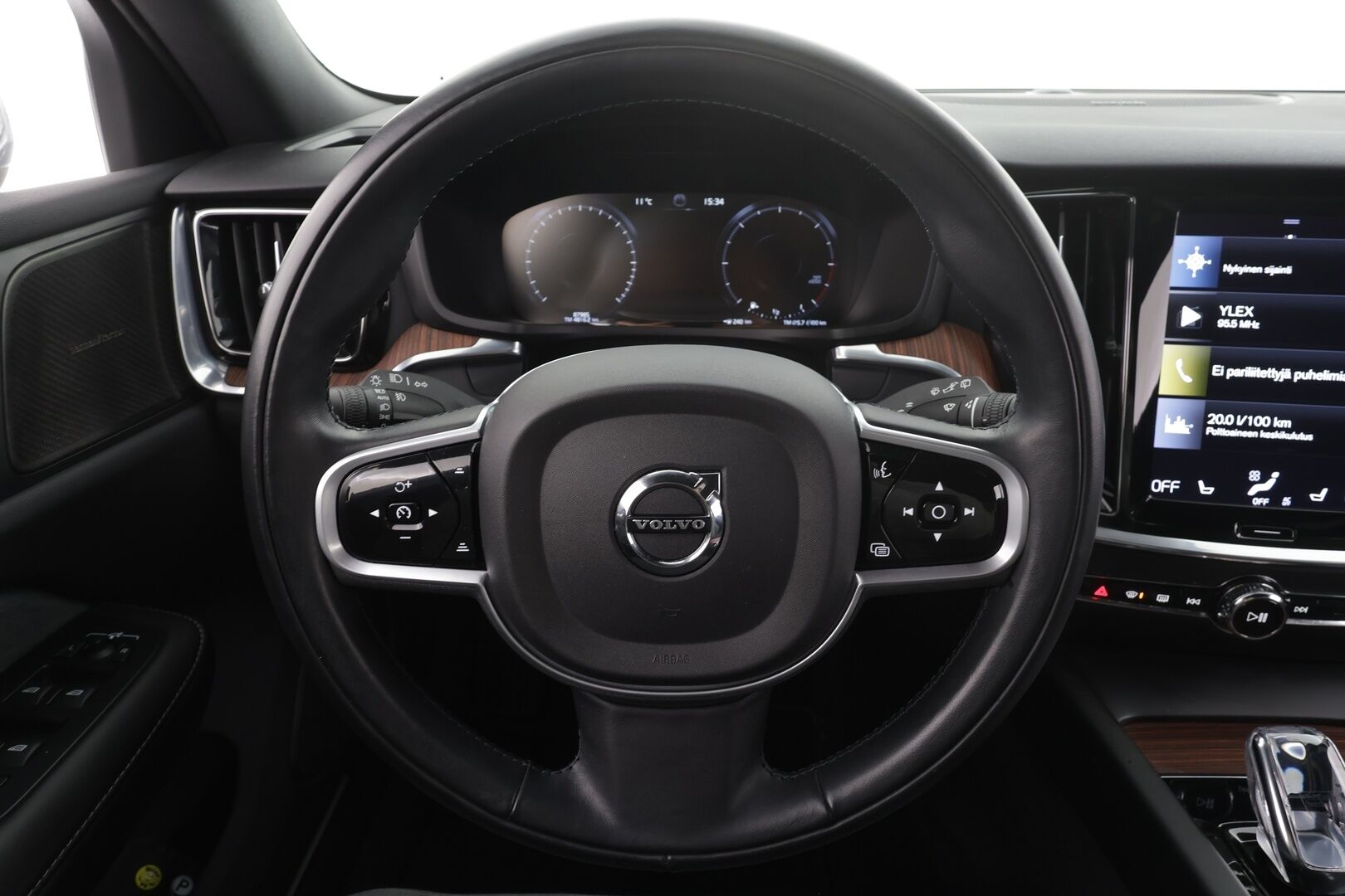 Volvo V60 2022 B4 D-MHEV Business Inscription Edition aut * ACC / P.kamera / Full LED / H&K / Muistipenkit / KeylessGo * - 1.Om Suomi-auto / Kahdet renkaat aluvanteilla / Merkkihuollettu