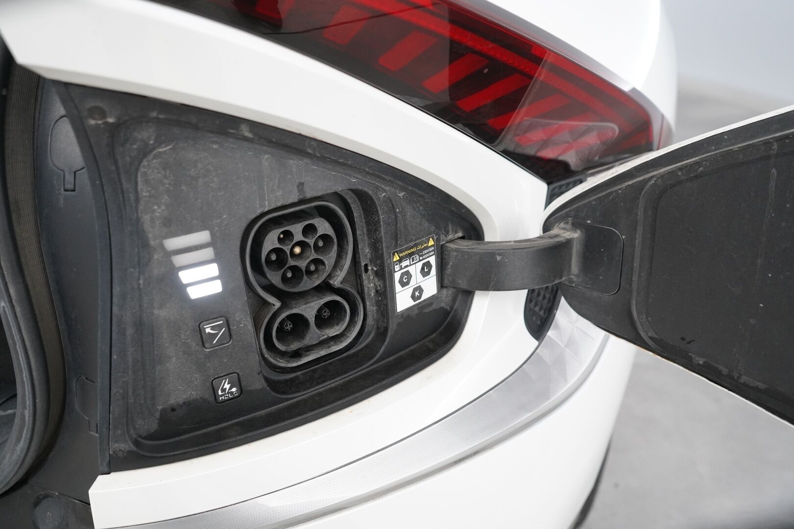 Kia EV6 2022 AWD 77kWh 325 hv *ACC / Digimittaristo / Muistipenkit / Kamera!* - 3,99 % KORKOTARJOUS TÄHÄN AUTOON - Merkkihistoria! / ICCU ja Ajoakun kenno vaihdettu tehtaalta! Kahdet renkaat ja vanteet!