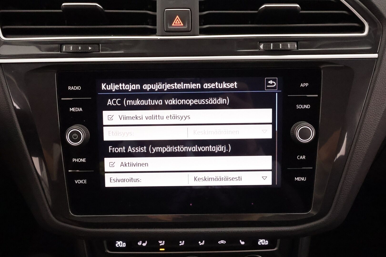 Volkswagen Tiguan 2018 Highline 2,0 TDI SCR 140 kW 4MOTION DSG * ACC / Webasto / Hierova penkki / Koukku / Adapt.LED * - Kahdet renkaat aluvanteilla - HULLUT AVAJAISHULINAT KORKOTARJOUS 3,29 %