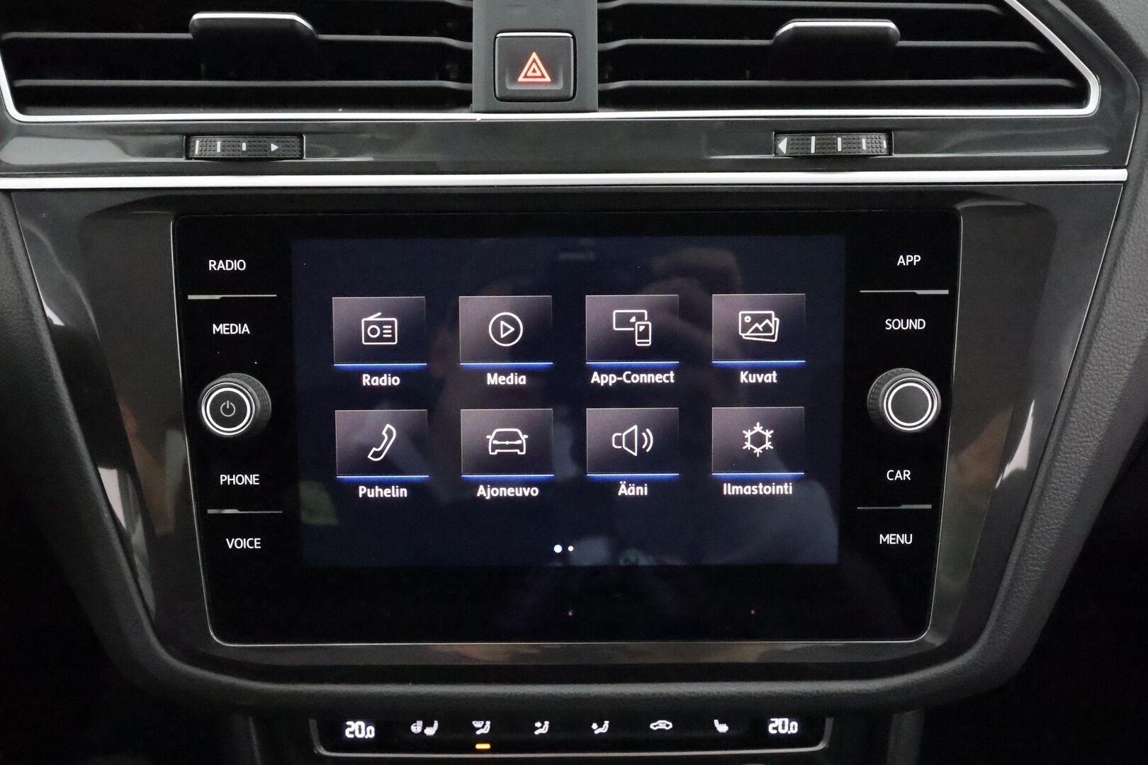 Volkswagen Tiguan 2018 Highline 2,0 TDI SCR 140 kW 4MOTION DSG * ACC / Webasto / Hierova penkki / Koukku / Adapt.LED * - Kahdet renkaat aluvanteilla - HULLUT AVAJAISHULINAT KORKOTARJOUS 3,29 %