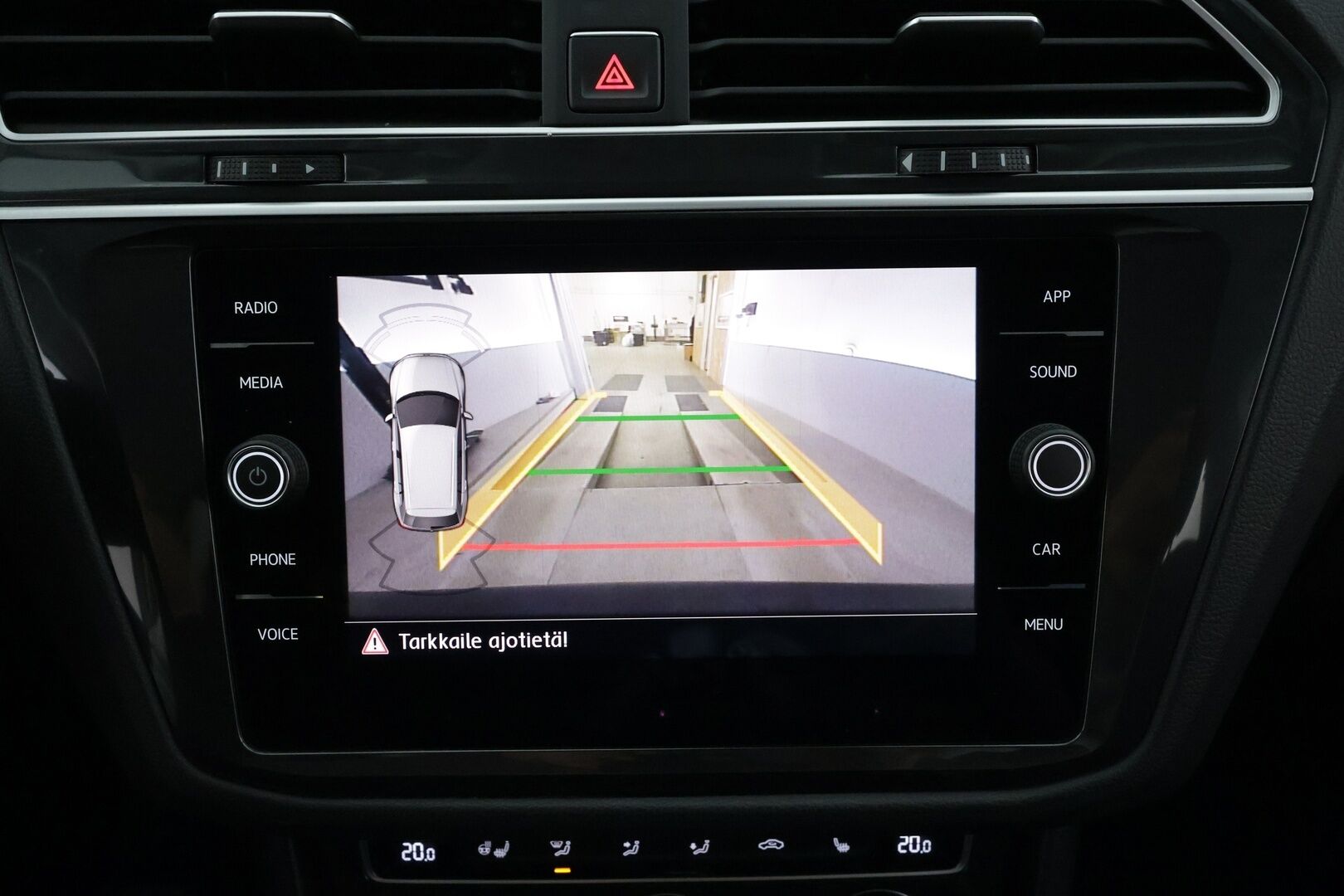 Volkswagen Tiguan 2018 Highline 2,0 TDI SCR 140 kW 4MOTION DSG * ACC / Webasto / Hierova penkki / Koukku / Adapt.LED * - Kahdet renkaat aluvanteilla - HULLUT AVAJAISHULINAT KORKOTARJOUS 3,29 %