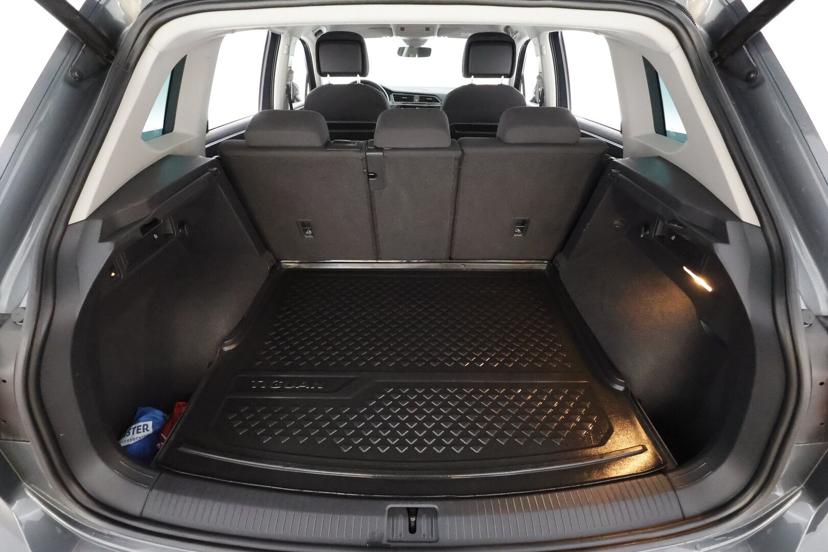 Volkswagen Tiguan 2018 Highline 2,0 TDI SCR 140 kW 4MOTION DSG * ACC / Webasto / Hierova penkki / Koukku / Adapt.LED * - Kahdet renkaat aluvanteilla - HULLUT AVAJAISHULINAT KORKOTARJOUS 3,29 %