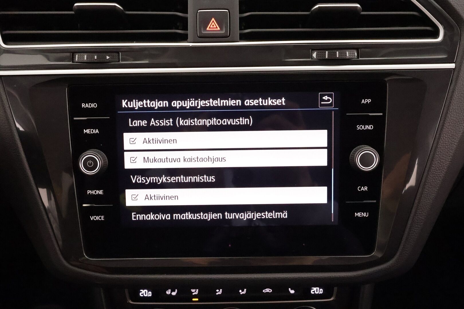 Volkswagen Tiguan 2018 Highline 2,0 TDI SCR 140 kW 4MOTION DSG * ACC / Webasto / Hierova penkki / Koukku / Adapt.LED * - Kahdet renkaat aluvanteilla - HULLUT AVAJAISHULINAT KORKOTARJOUS 3,29 %