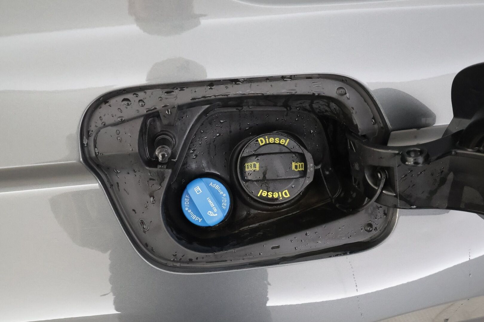 Volkswagen Tiguan 2018 Highline 2,0 TDI SCR 140 kW 4MOTION DSG * ACC / Webasto / Hierova penkki / Koukku / Adapt.LED * - Kahdet renkaat aluvanteilla - HULLUT AVAJAISHULINAT KORKOTARJOUS 3,29 %