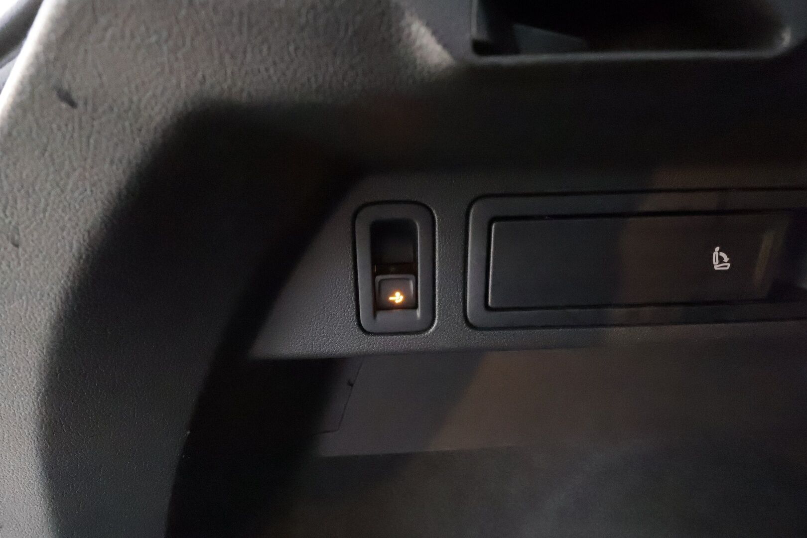 Volkswagen Tiguan 2018 Highline 2,0 TDI SCR 140 kW 4MOTION DSG * ACC / Webasto / Hierova penkki / Koukku / Adapt.LED * - Kahdet renkaat aluvanteilla - HULLUT AVAJAISHULINAT KORKOTARJOUS 3,29 %