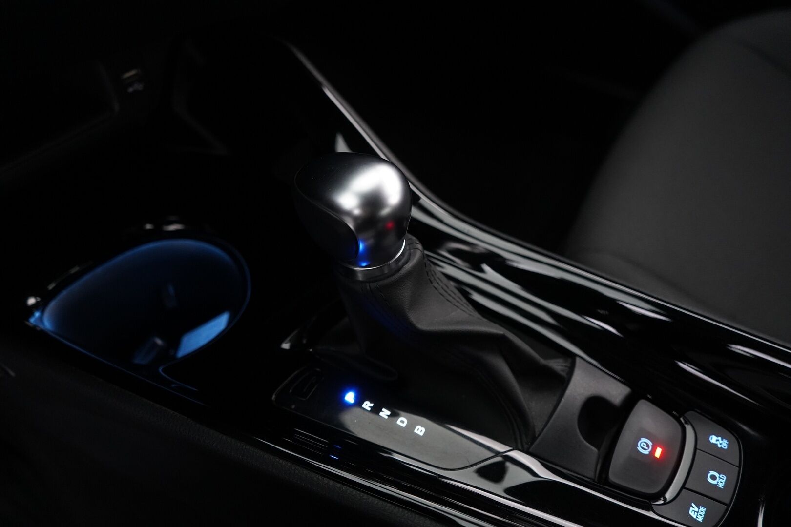Toyota C-HR 2022 1,8 Hybrid Intense Business * ACC / Kamera / Blis / Apple&Android / Keyless * - Kahdet renkaat / Erikoisväri / Huollettu 7 / 25