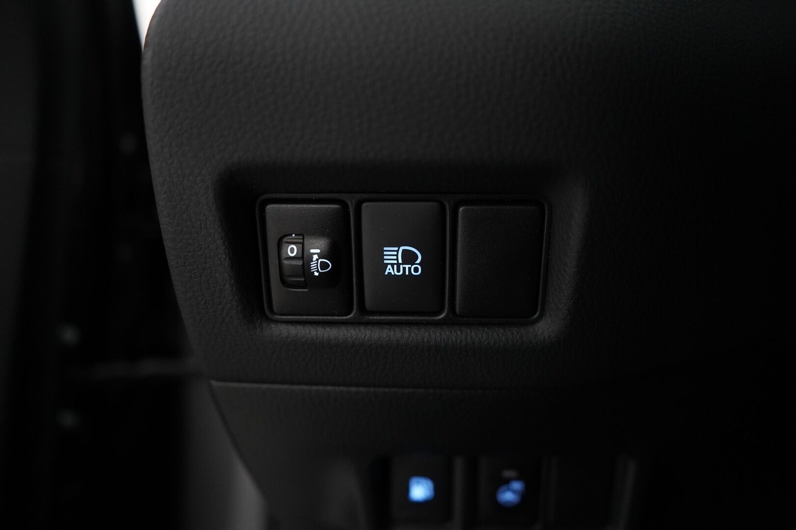 Toyota C-HR 2022 1,8 Hybrid Intense Business * ACC / Kamera / Blis / Apple&Android / Keyless * - Kahdet renkaat / Erikoisväri / Huollettu 7 / 25