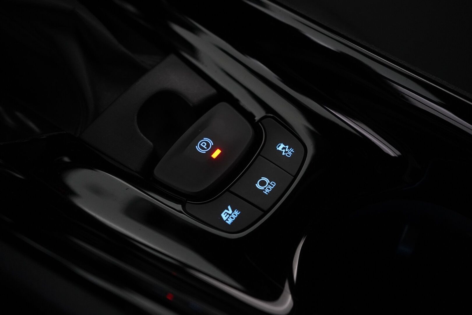 Toyota C-HR 2022 1,8 Hybrid Intense Business * ACC / Kamera / Blis / Apple&Android / Keyless * - Kahdet renkaat / Erikoisväri / Huollettu 7 / 25