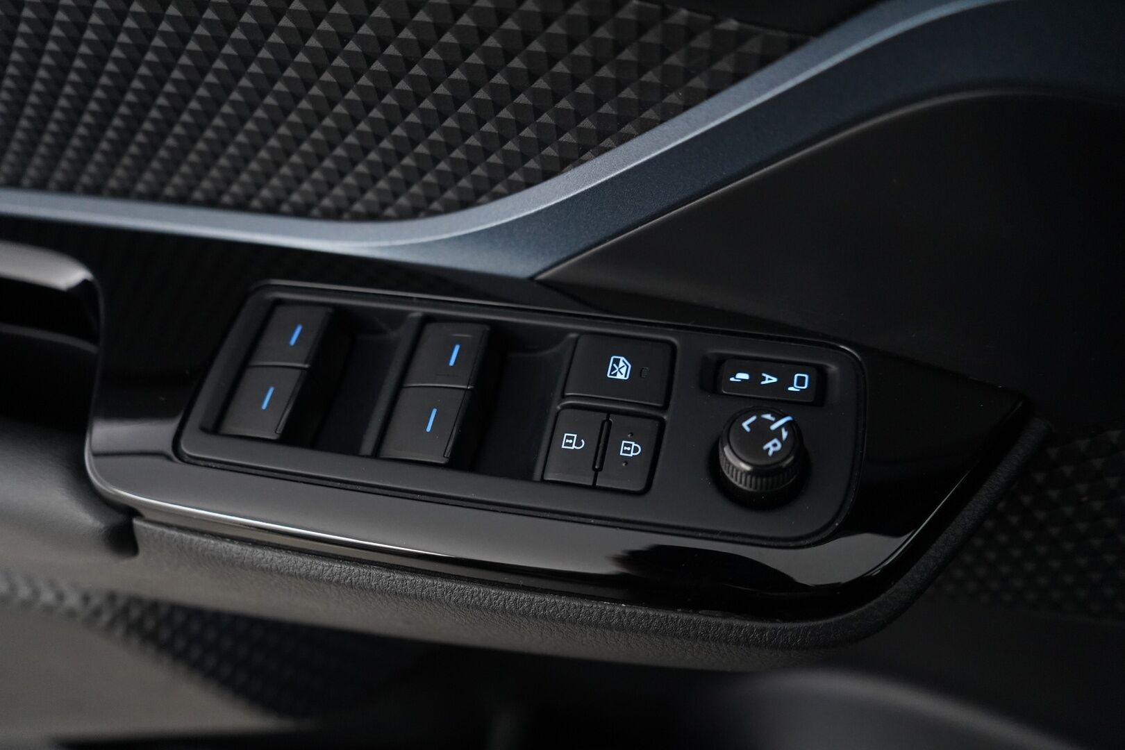 Toyota C-HR 2022 1,8 Hybrid Intense Business * ACC / Kamera / Blis / Apple&Android / Keyless * - Kahdet renkaat / Erikoisväri / Huollettu 7 / 25