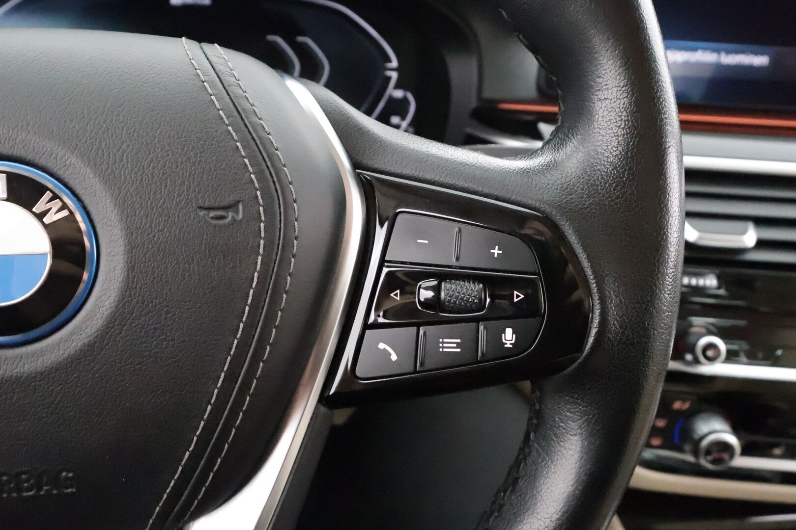 BMW 530 2022 G30 Sedan 530e xDrive A Charged Edition * ACC / P.kamera / Adapt.LED / Navi / Comfort Access / Hifi / Vaaleat sporttinahat * - Koukku / Suomi-auto / Kahdet renkaat aluvanteilla - HULLU BLACKWEEK KORKOTARJOUS 2,49%