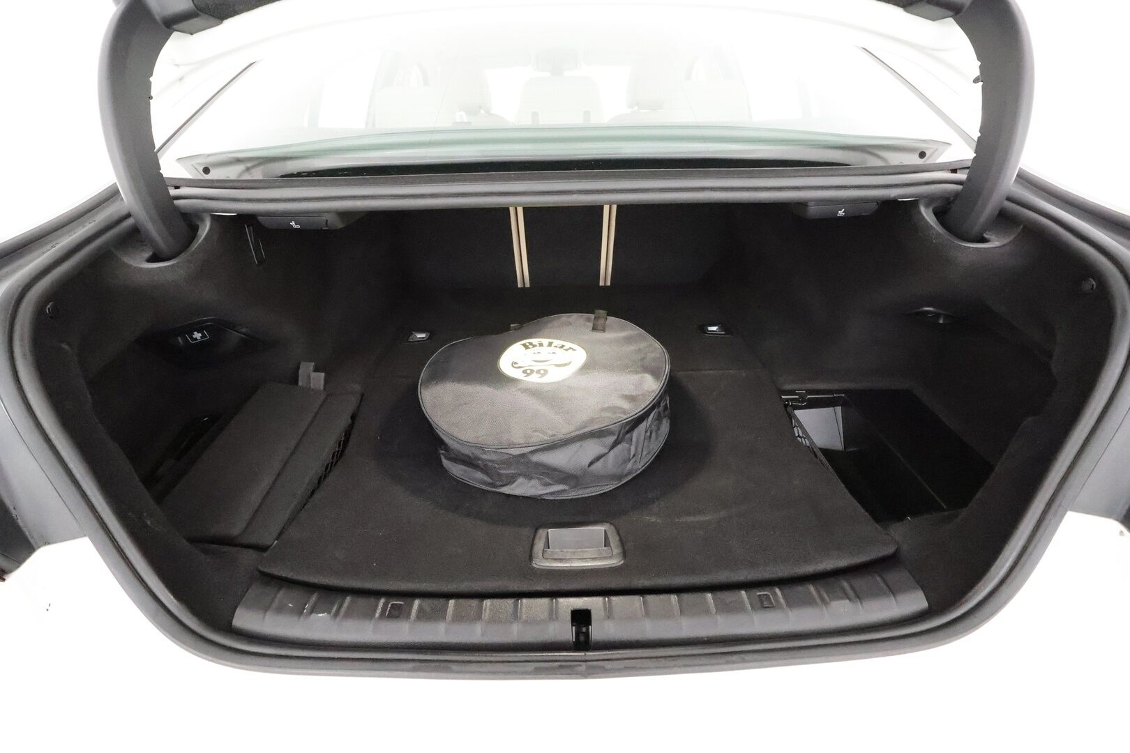 BMW 530 2022 G30 Sedan 530e xDrive A Charged Edition * ACC / P.kamera / Adapt.LED / Navi / Comfort Access / Hifi / Vaaleat sporttinahat * - Koukku / Suomi-auto / Kahdet renkaat aluvanteilla - HULLU BLACKWEEK KORKOTARJOUS 2,49%