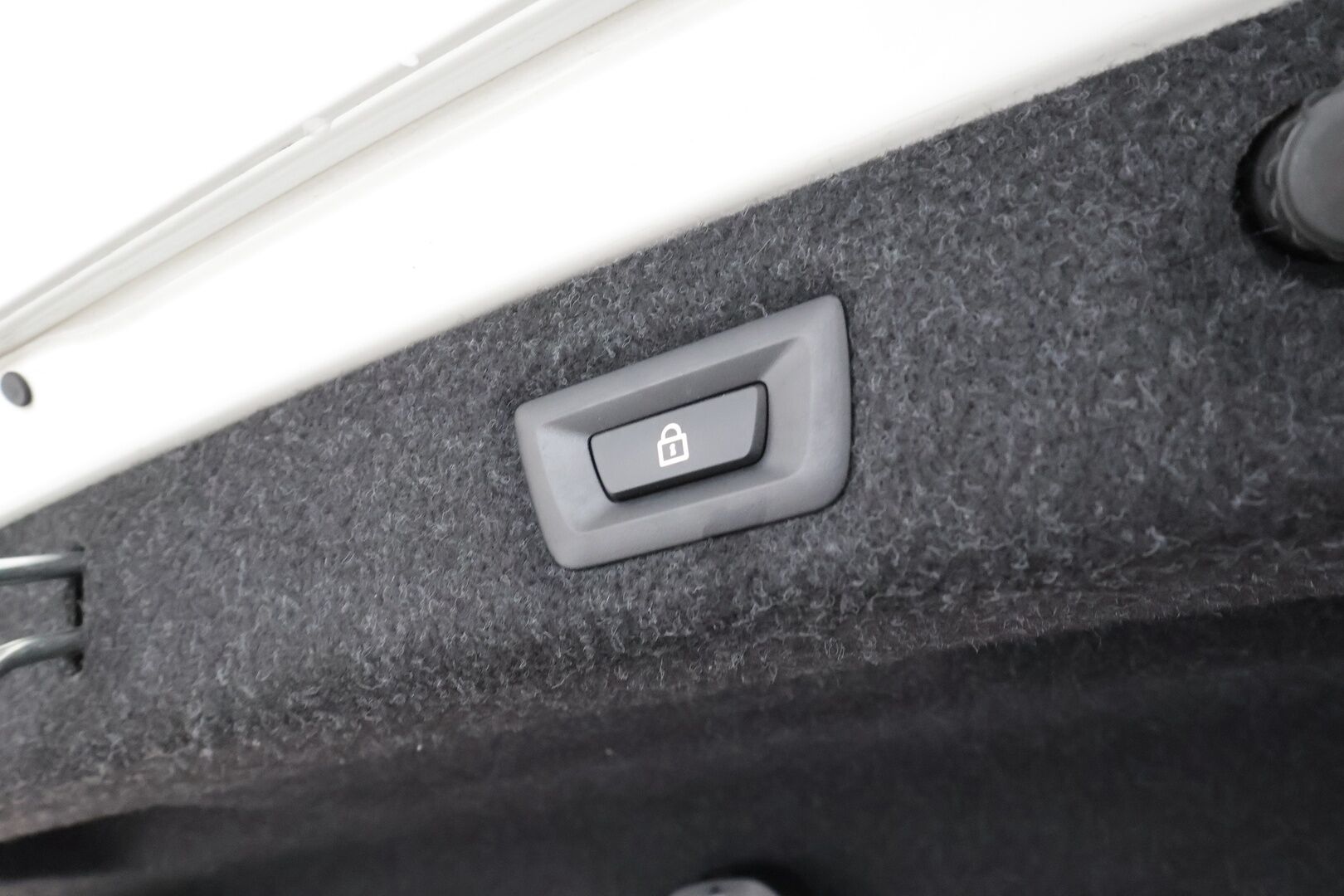 BMW 530 2022 G30 Sedan 530e xDrive A Charged Edition * ACC / P.kamera / Adapt.LED / Navi / Comfort Access / Hifi / Vaaleat sporttinahat * - Koukku / Suomi-auto / Kahdet renkaat aluvanteilla - HULLU BLACKWEEK KORKOTARJOUS 2,49%