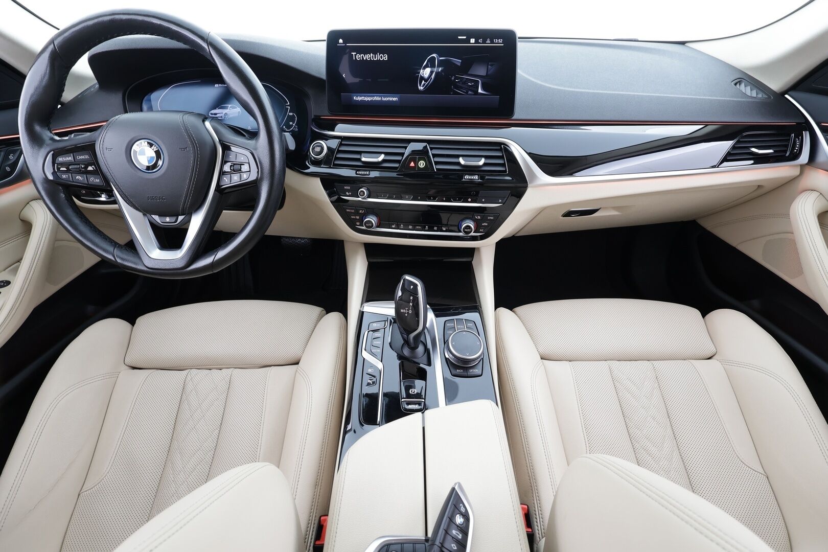 BMW 530 2022 G30 Sedan 530e xDrive A Charged Edition * ACC / Vaaleat Sporttinahat / HiFi / Adapt.LED / Peruutuskamera / Comfort Access / Navi - Koukku / Suomi-auto / Kahdet renkaat aluvanteilla