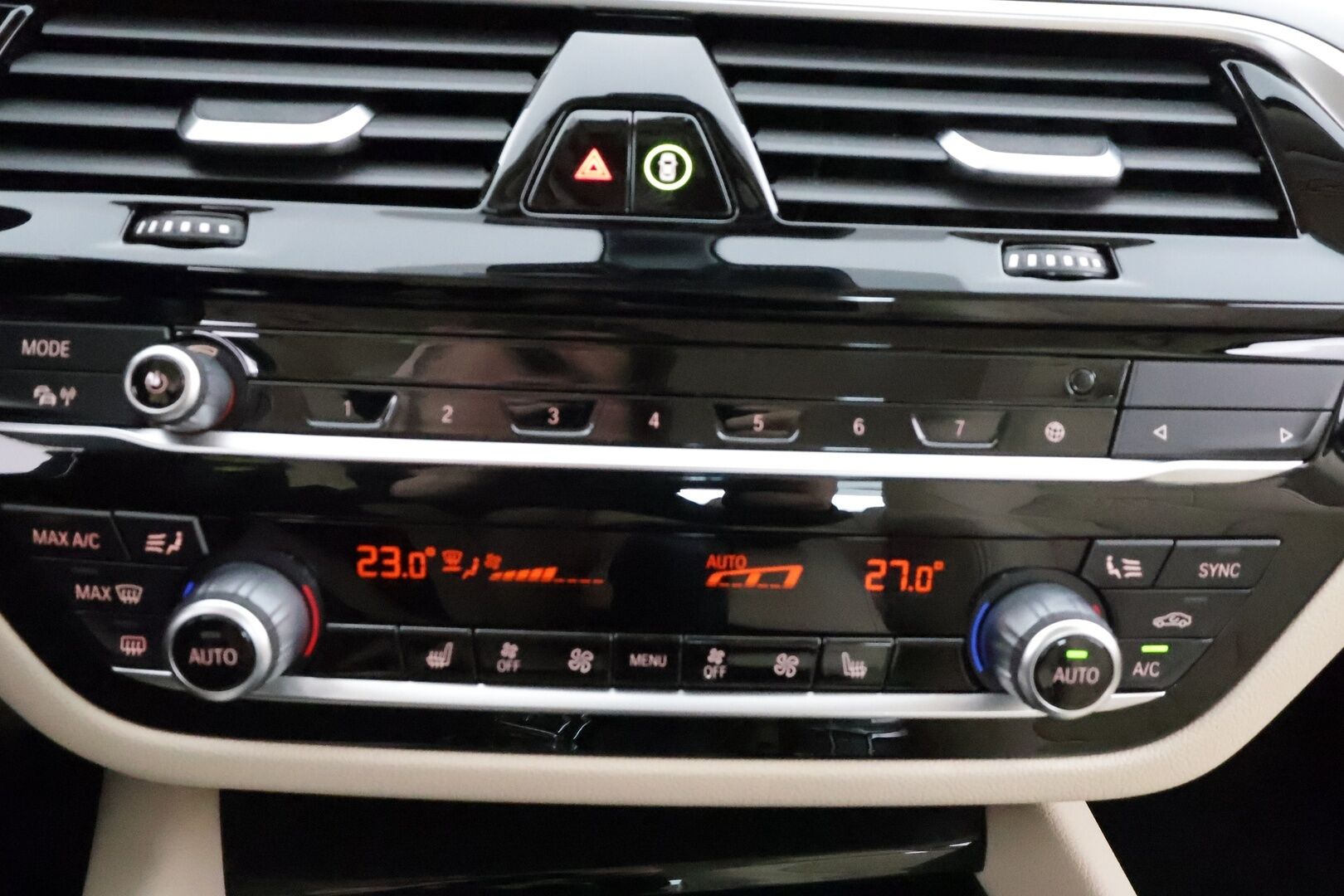 BMW 530 2022 G30 Sedan 530e xDrive A Charged Edition * ACC / P.kamera / Adapt.LED / Navi / Comfort Access / Hifi / Vaaleat sporttinahat * - Koukku / Suomi-auto / Kahdet renkaat aluvanteilla - HULLU BLACKWEEK KORKOTARJOUS 2,49%