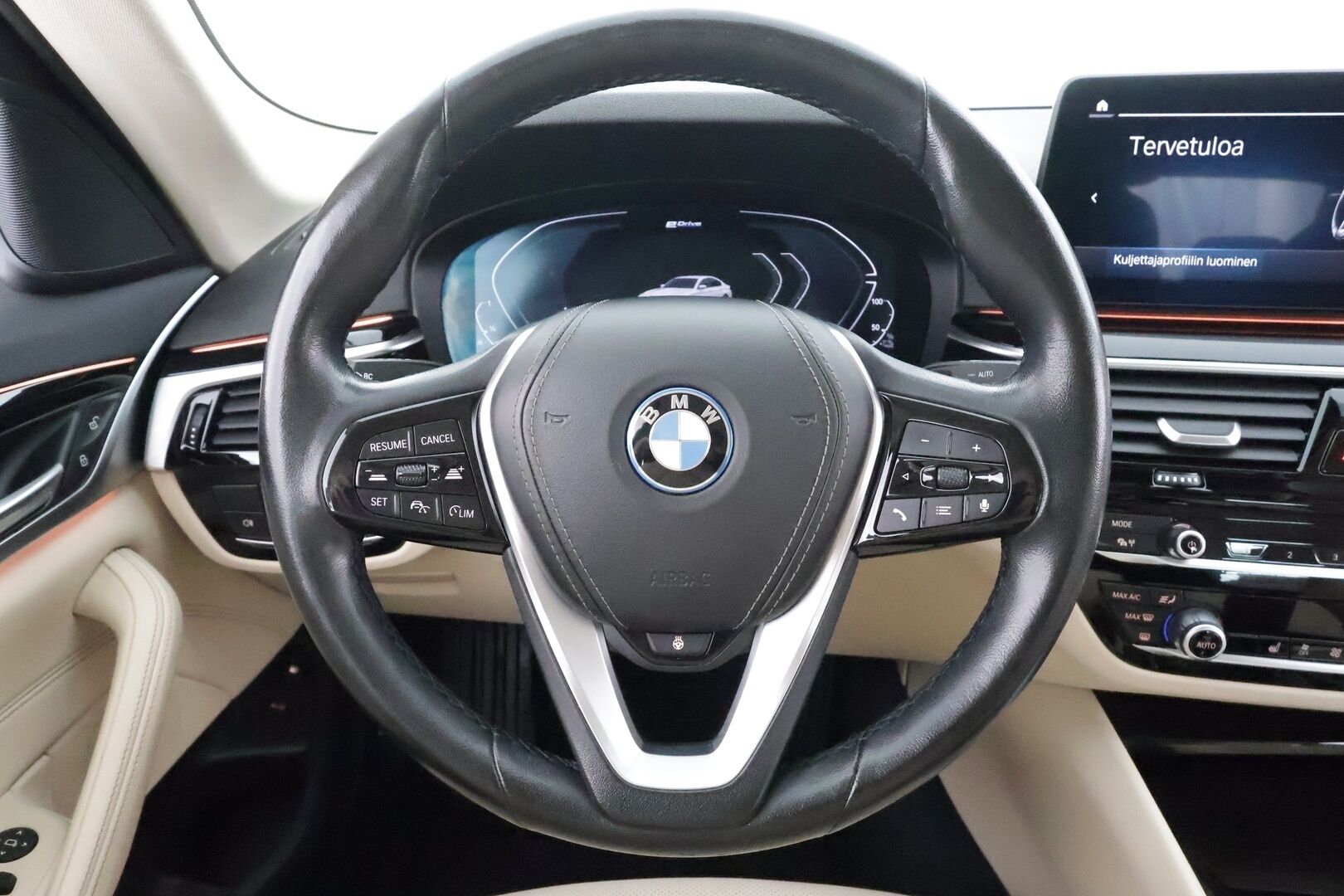 BMW 530 2022 G30 Sedan 530e xDrive A Charged Edition * ACC / Vaaleat Sporttinahat / HiFi / Adapt.LED / Peruutuskamera / Comfort Access / Navi - Koukku / Suomi-auto / Kahdet renkaat aluvanteilla