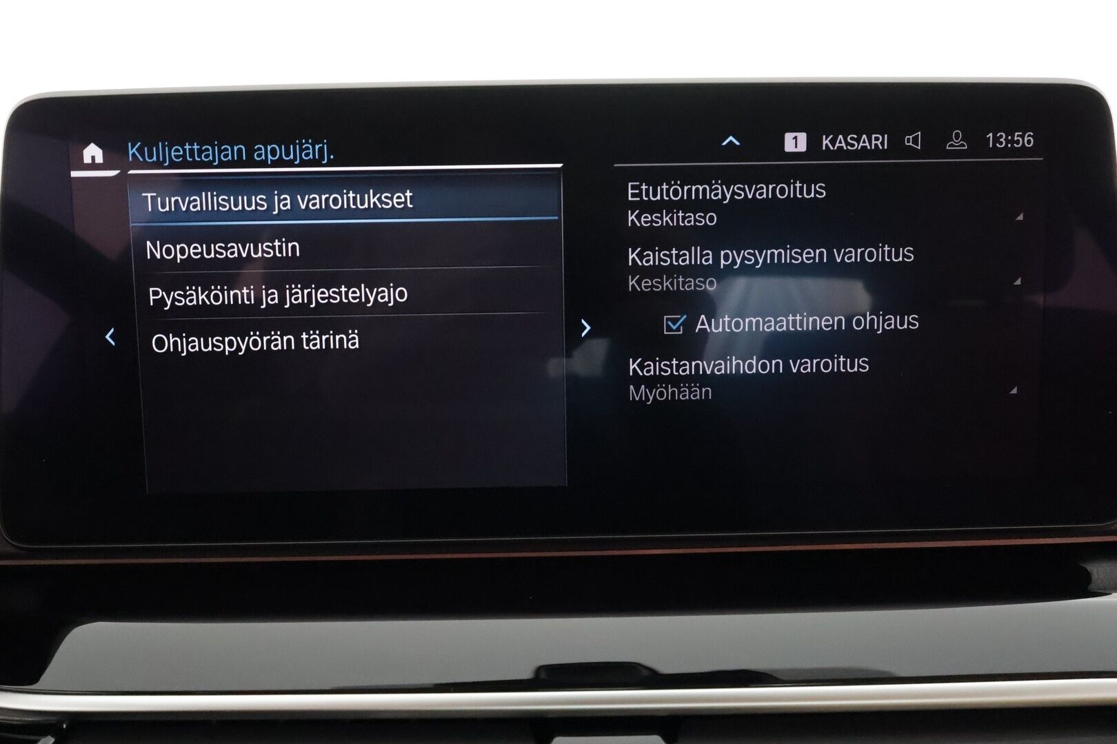 BMW 530 2022 G30 Sedan 530e xDrive A Charged Edition * ACC / Vaaleat Sporttinahat / HiFi / Adapt.LED / Peruutuskamera / Comfort Access / Navi - Koukku / Suomi-auto / Kahdet renkaat aluvanteilla